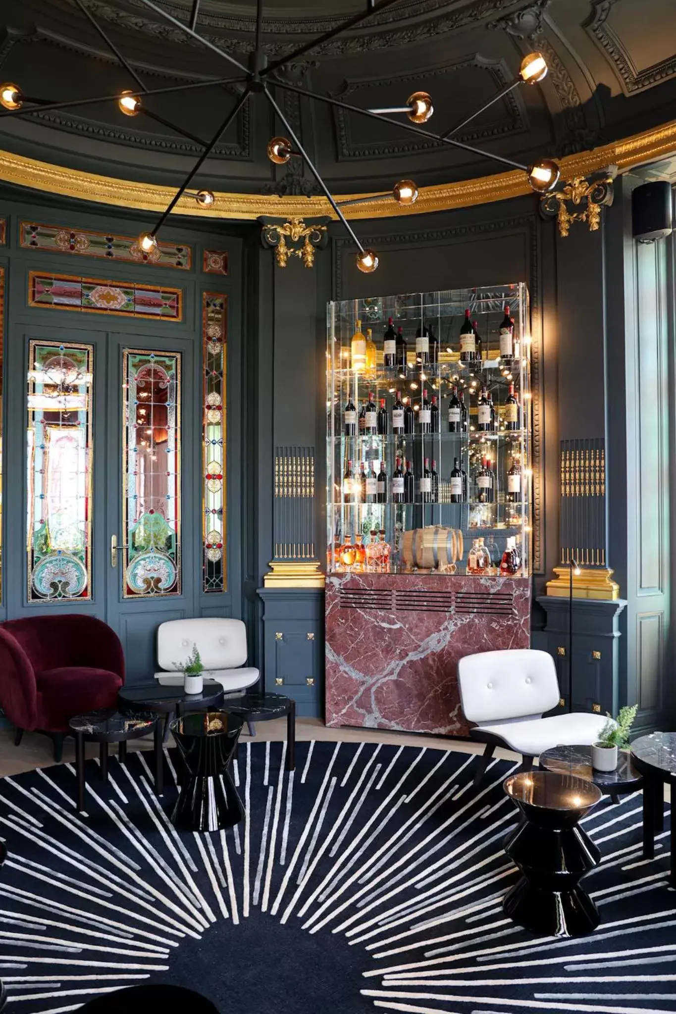 Lounge or bar in Château Hôtel Grand Barrail