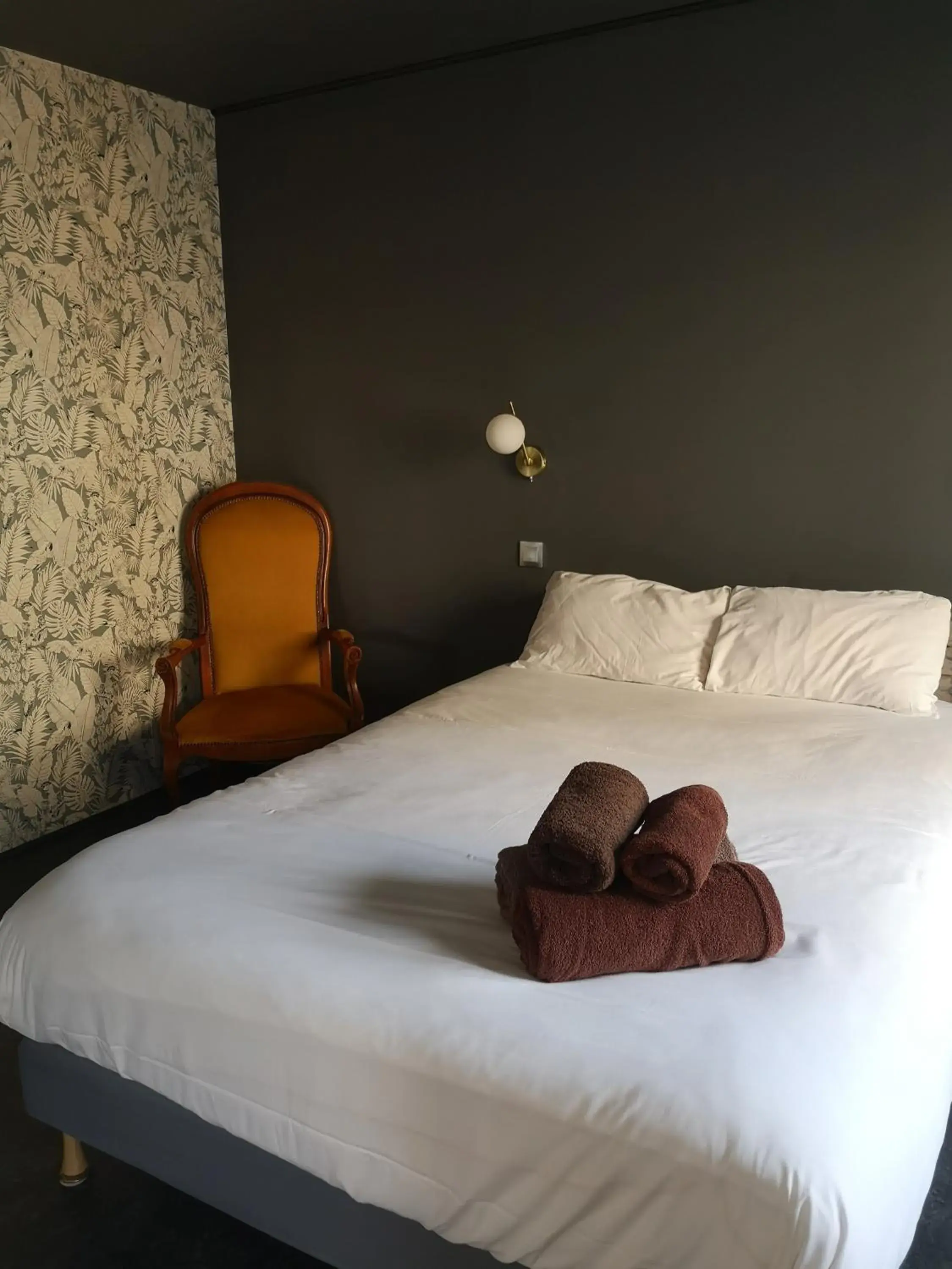 Bedroom, Bed in Urban Style- Hotel d'Angleterre Le Havre