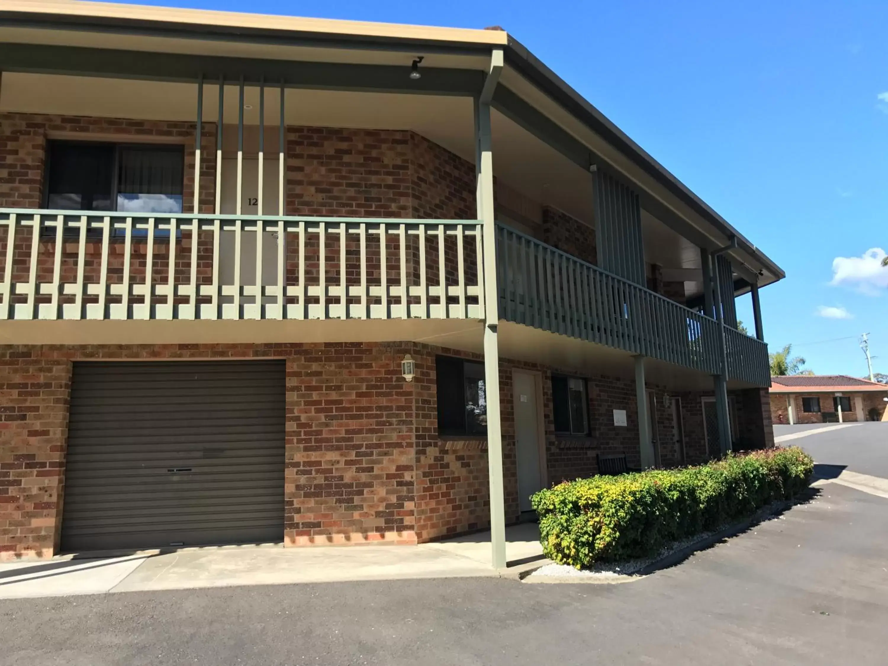 Patio, Property Building in Sunseeker Motor Inn