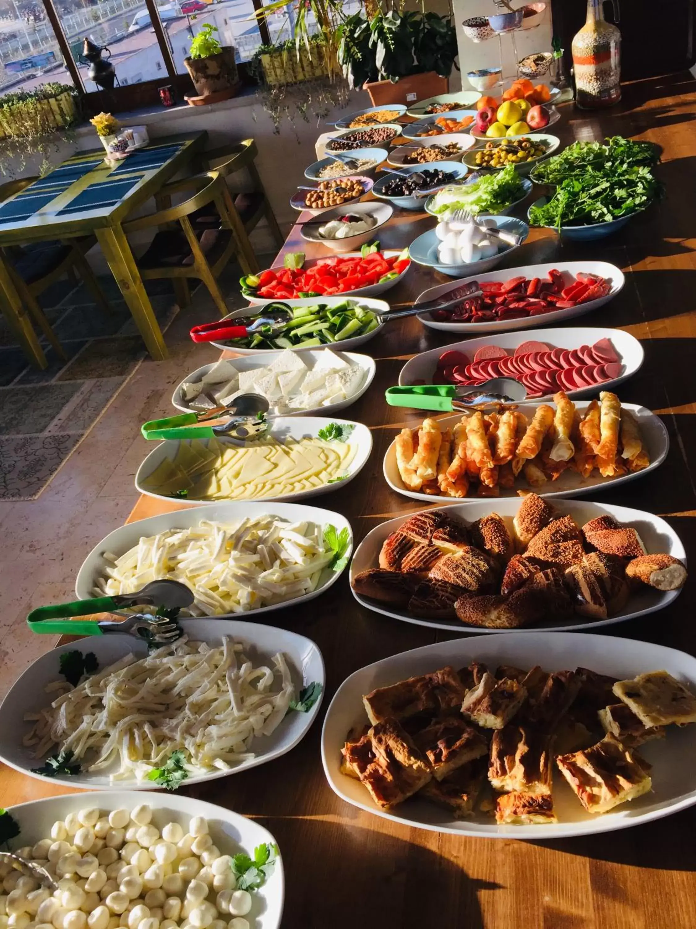 Balcony/Terrace, Food in Caravanserai Inn Hotel