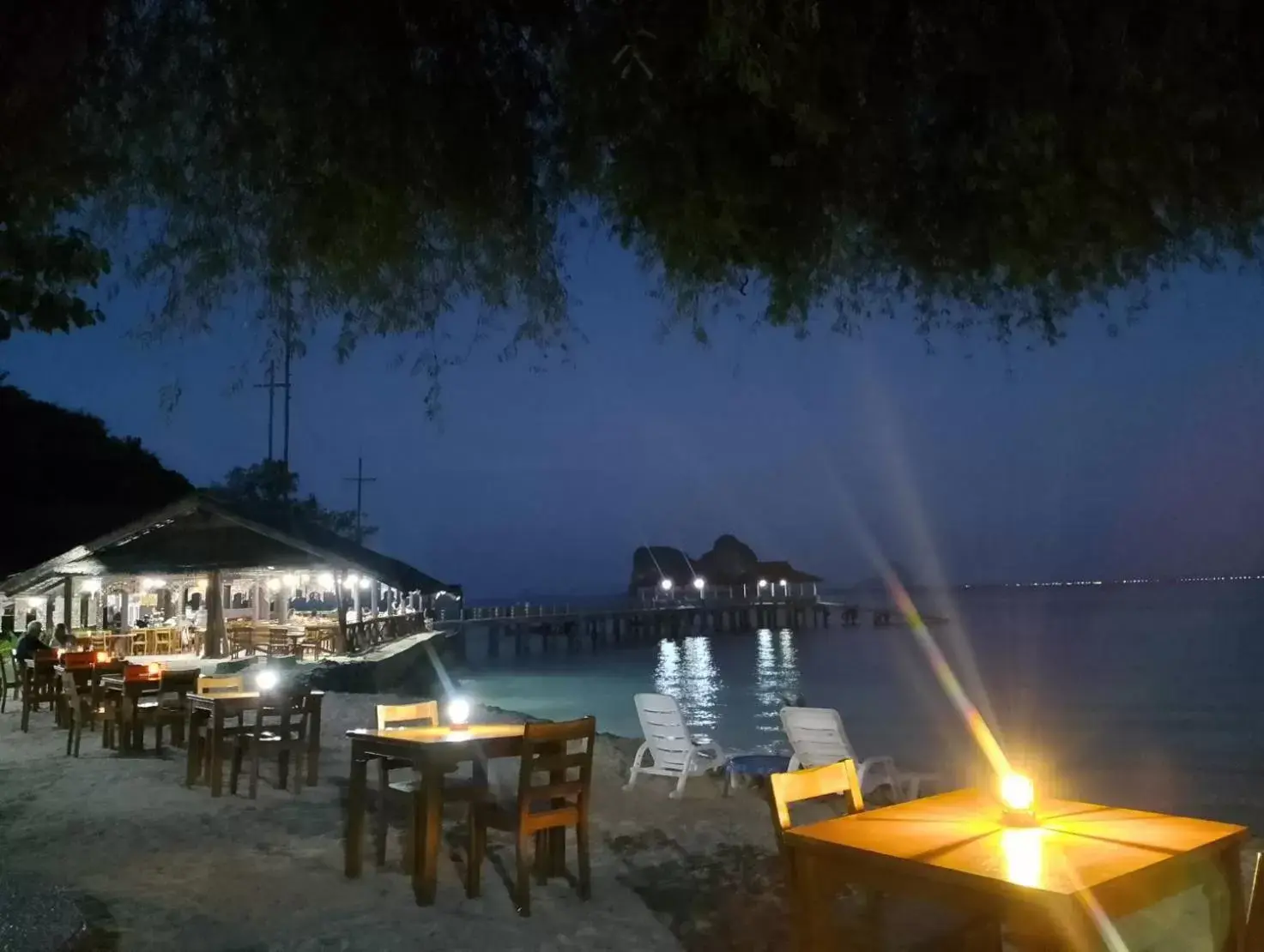 Restaurant/places to eat in Koh Ngai Resort