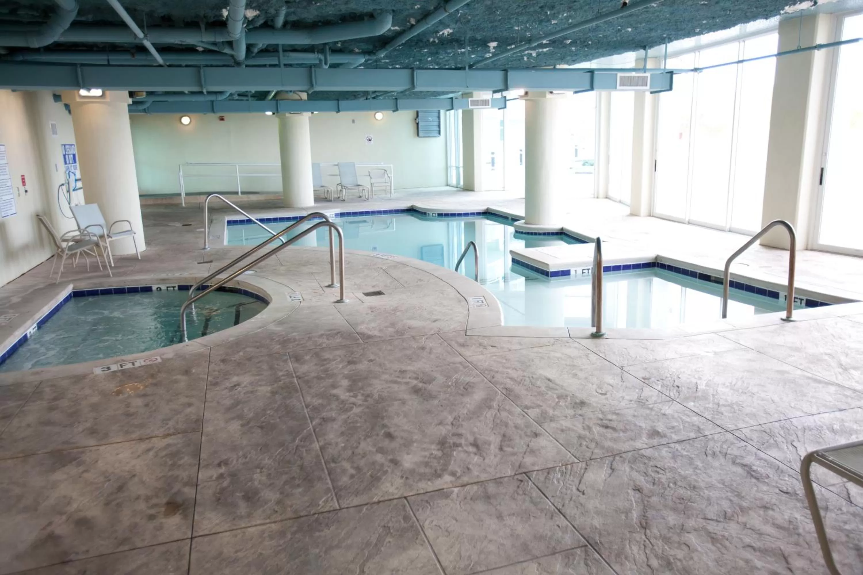 Swimming Pool in The Horizon at 77th