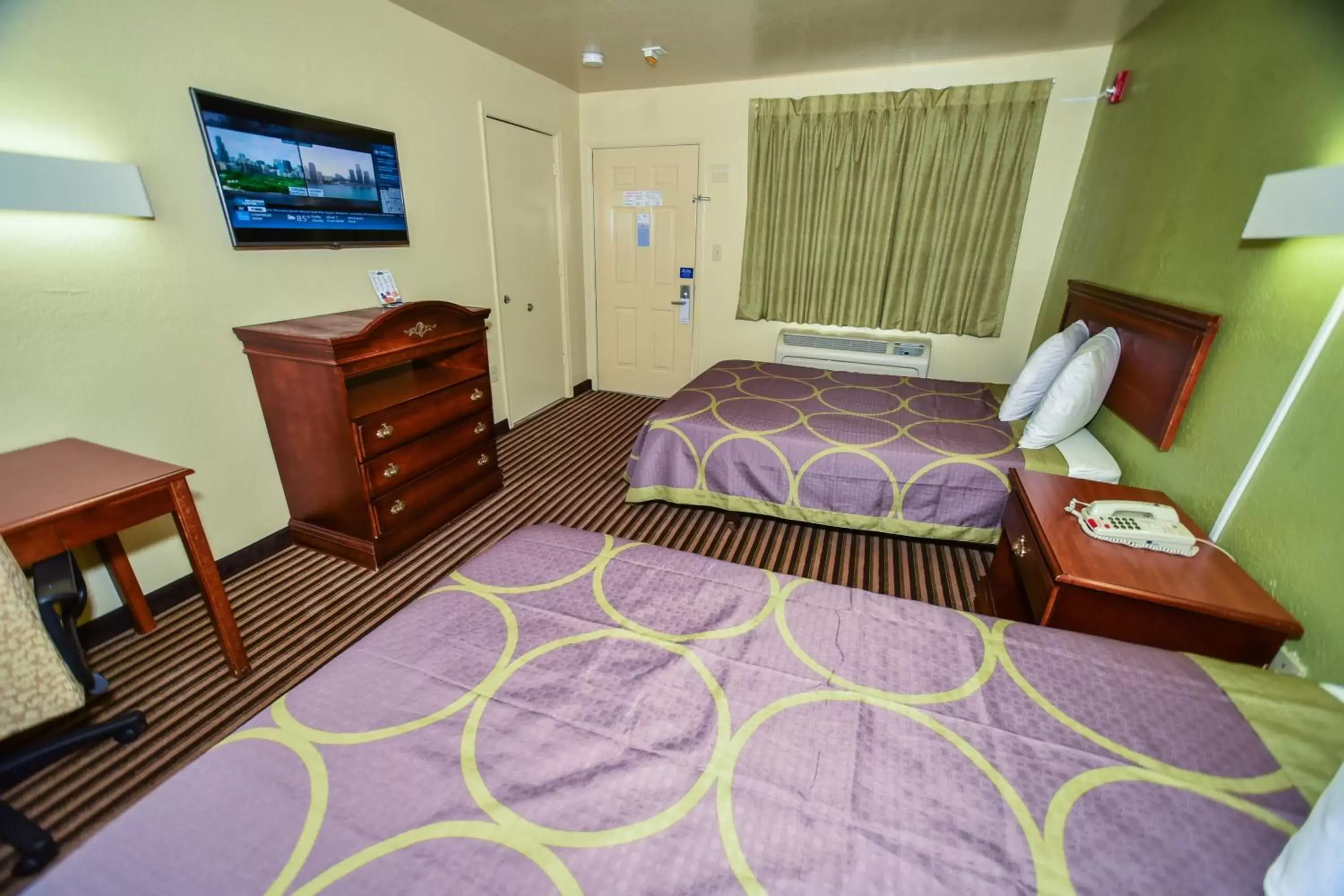 Photo of the whole room, Bed in Masters Inn Tucker