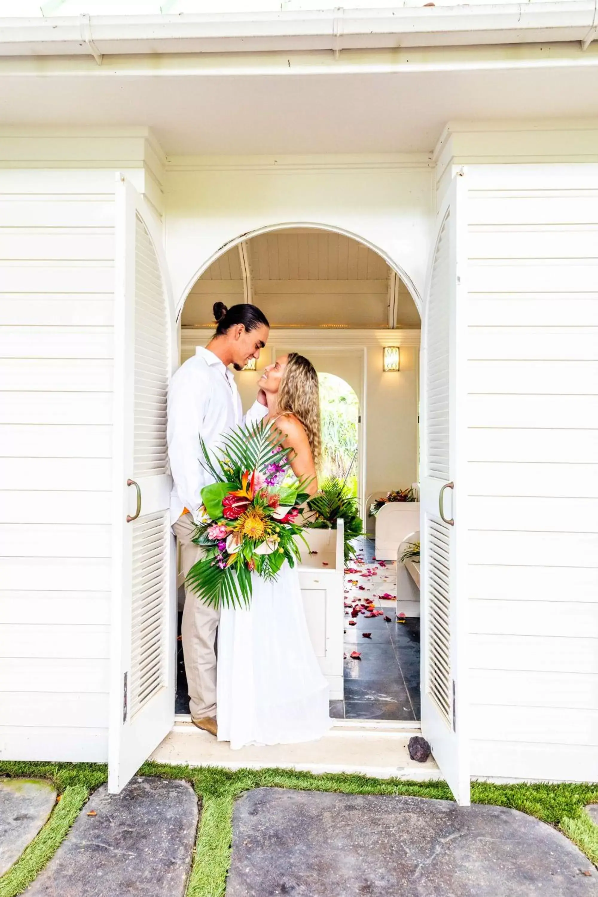 wedding in Outrigger Kona Resort and Spa