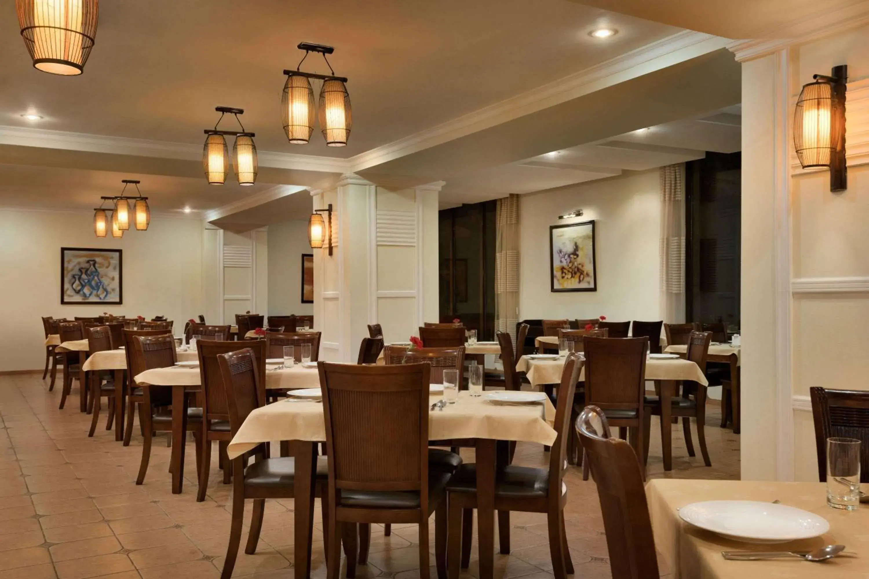 Restaurant/Places to Eat in Ramada Tashkent