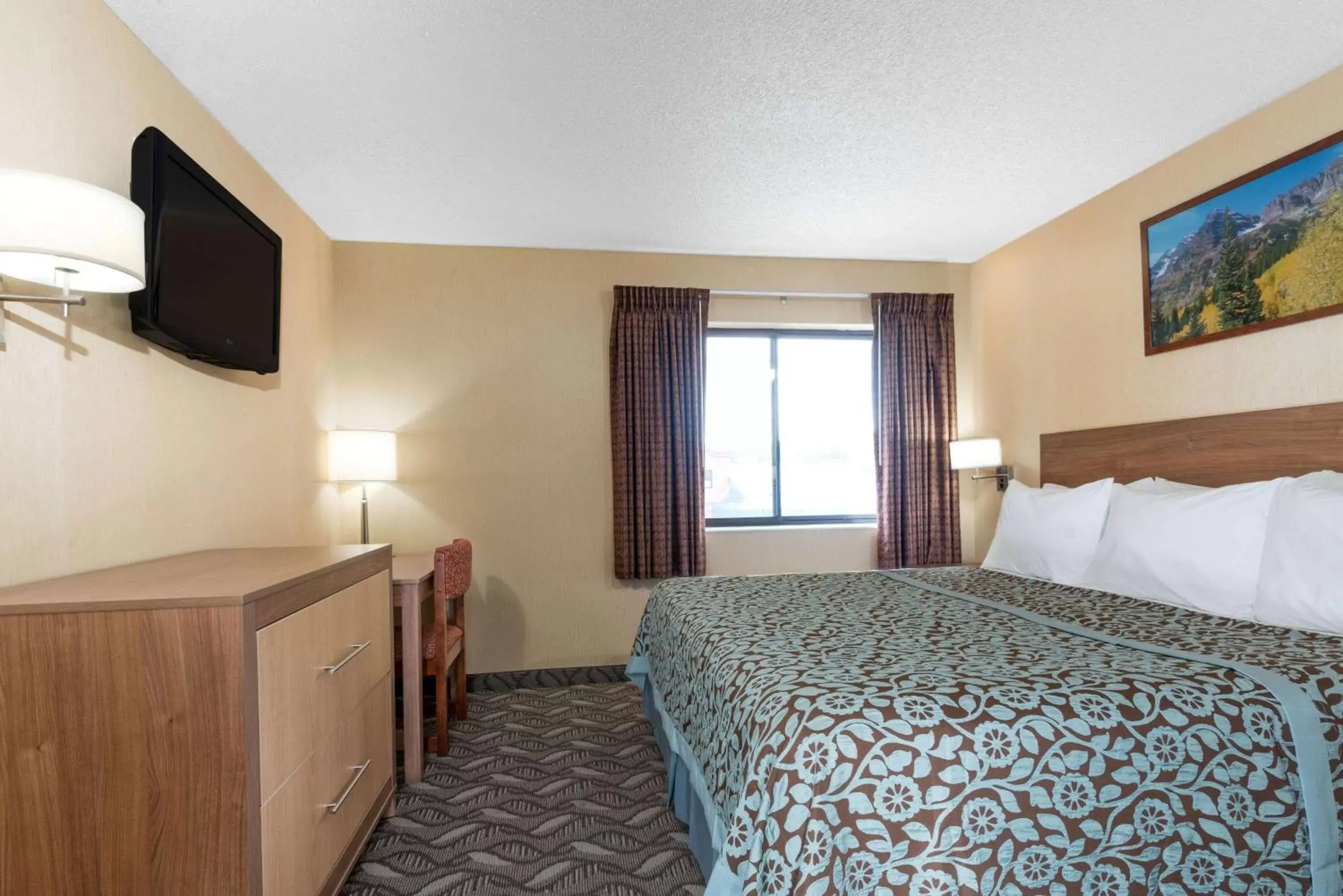 Photo of the whole room, Bed in Days Inn by Wyndham Carbondale
