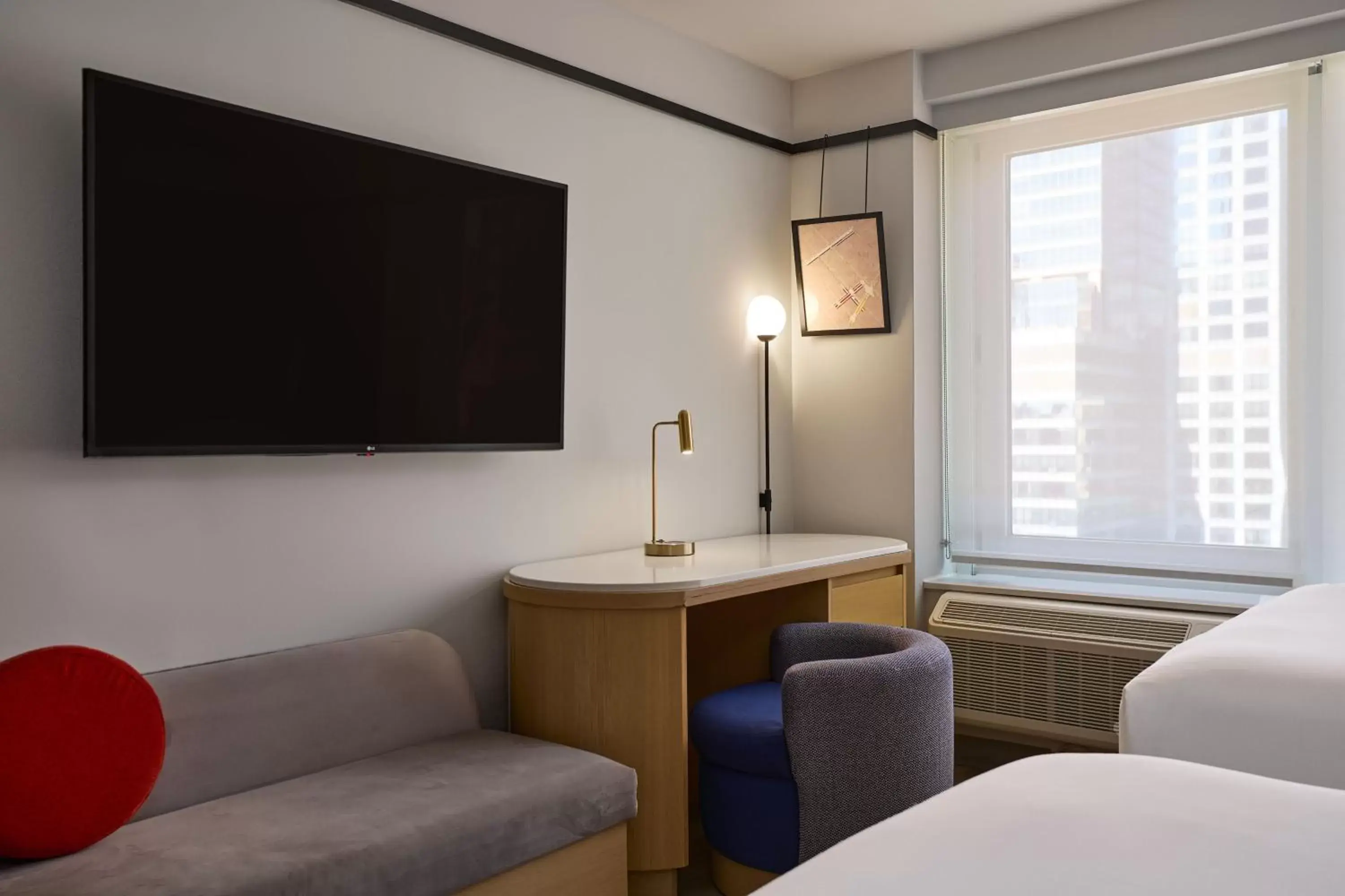 Photo of the whole room, TV/Entertainment Center in Delta Hotels by Marriott New York Times Square