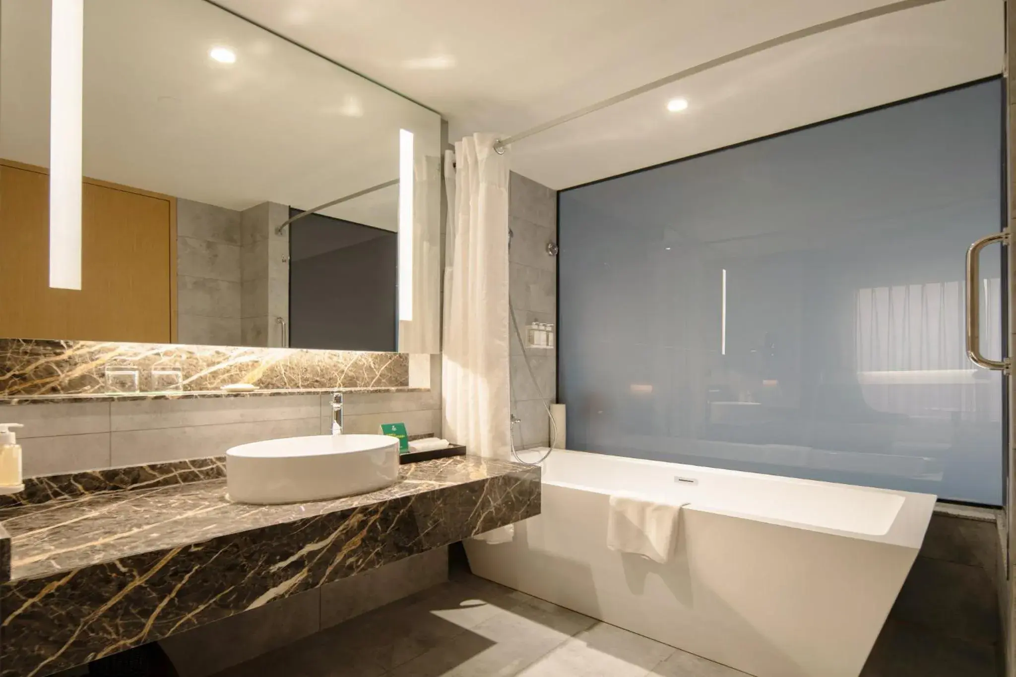 Photo of the whole room, Bathroom in Holiday Inn Shanghai Hongqiao West, an IHG Hotel