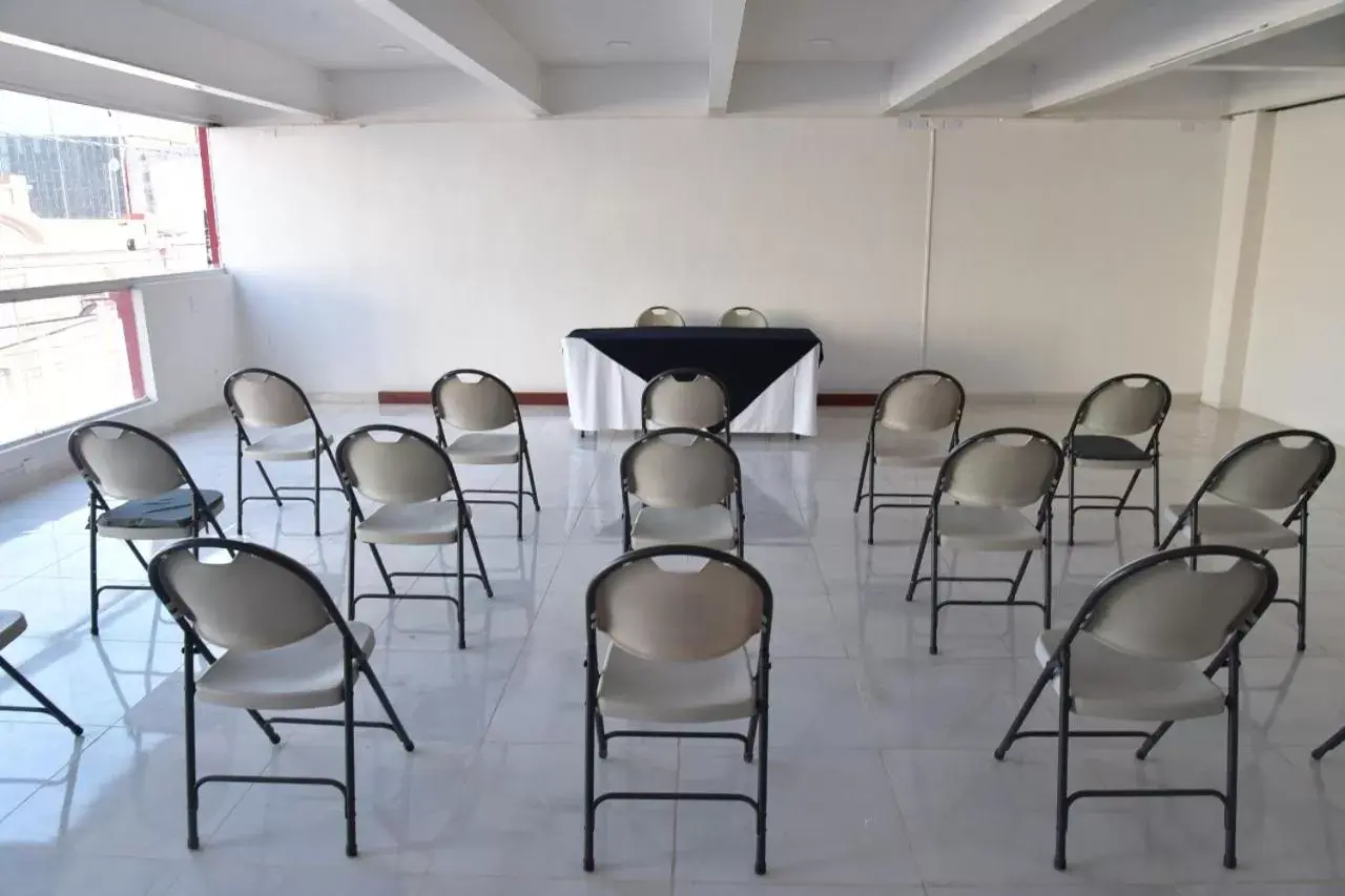 Meeting/conference room in Hotel del Arte y Figura