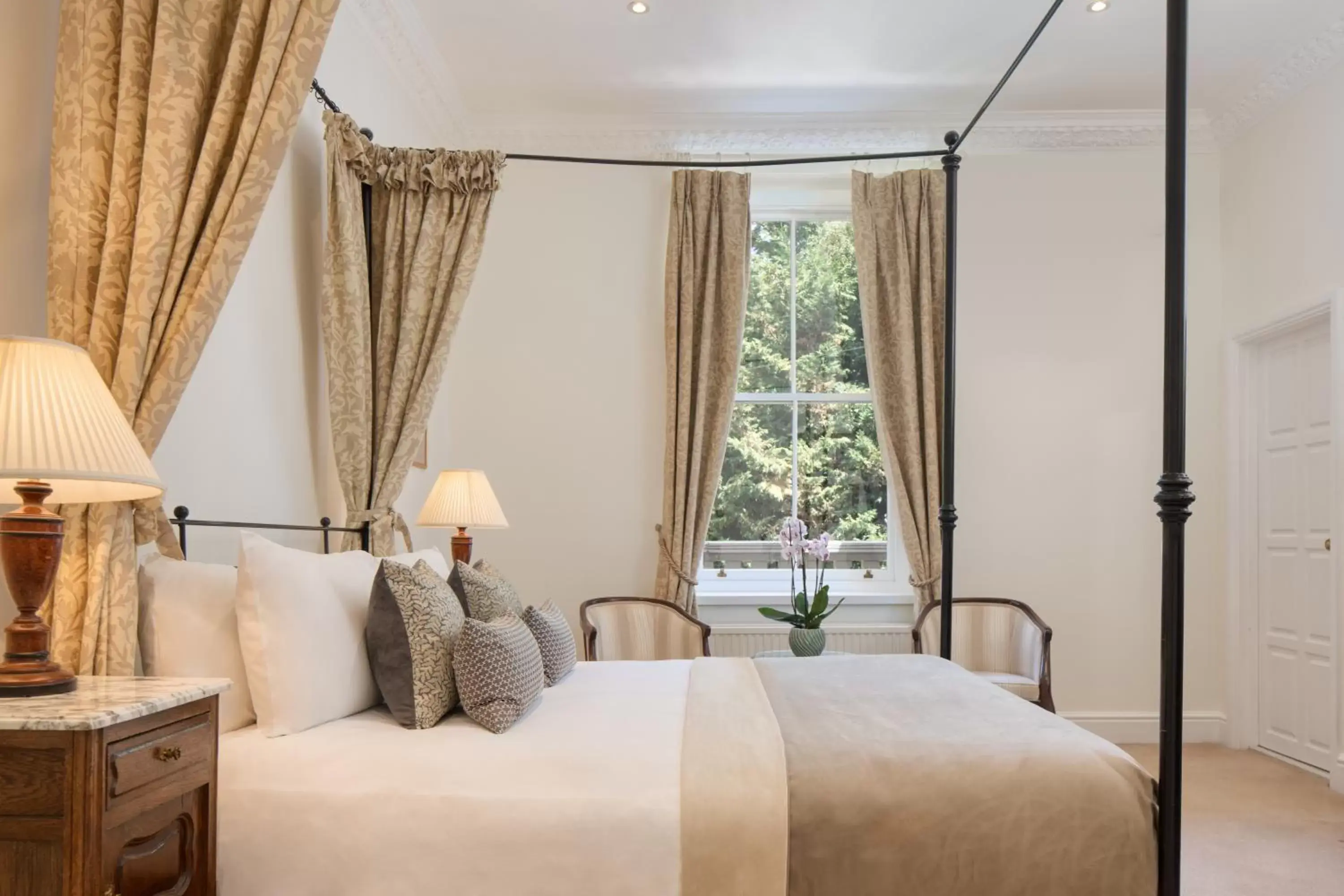 Bedroom, Bed in Taplow House Hotel & Spa
