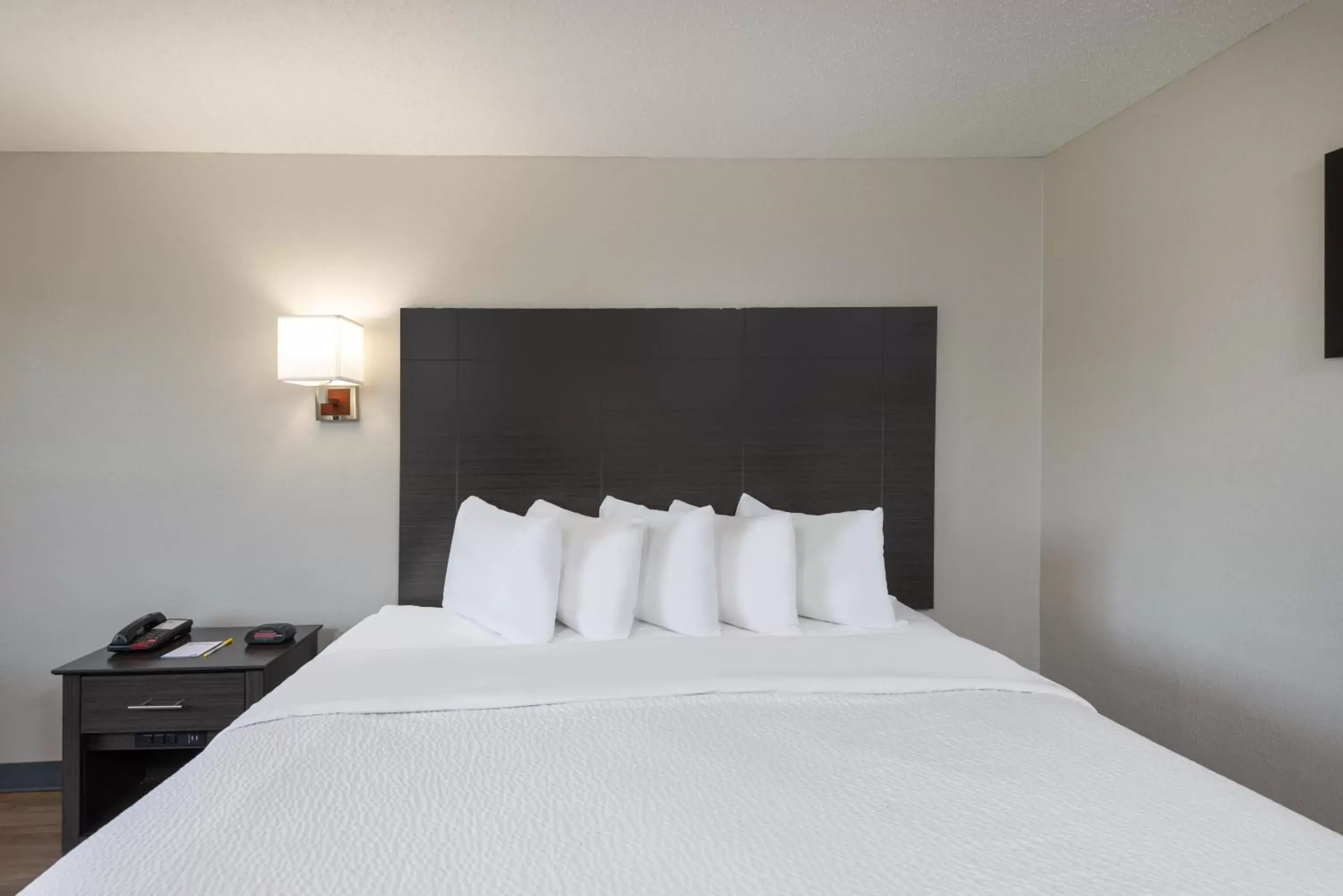 Bed in Days Inn by Wyndham Somerset PA I-70 I-76 Bed in Days Inn by Wyndham Somerset PA I-70 I-76