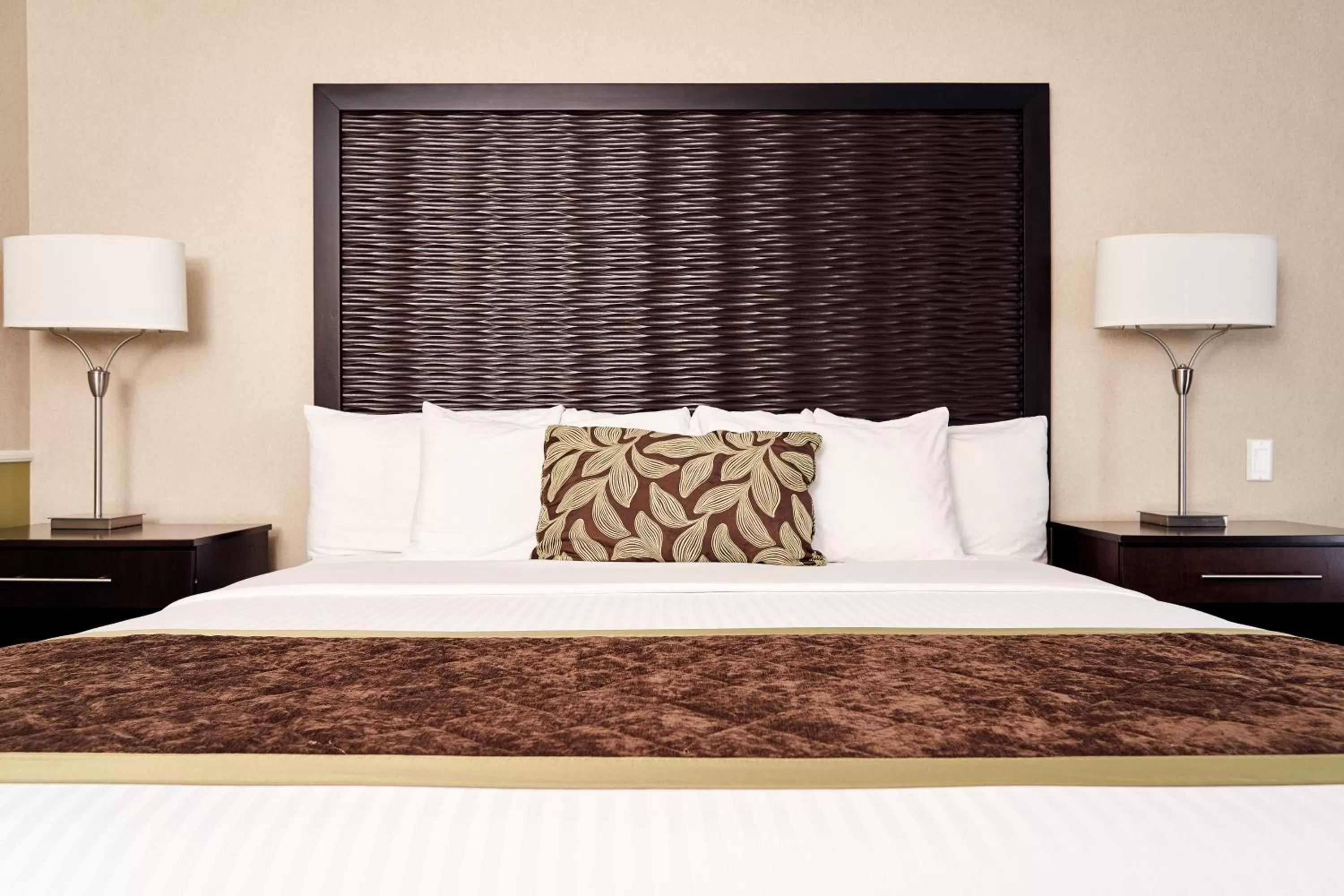 Bed in RiverRock Inn