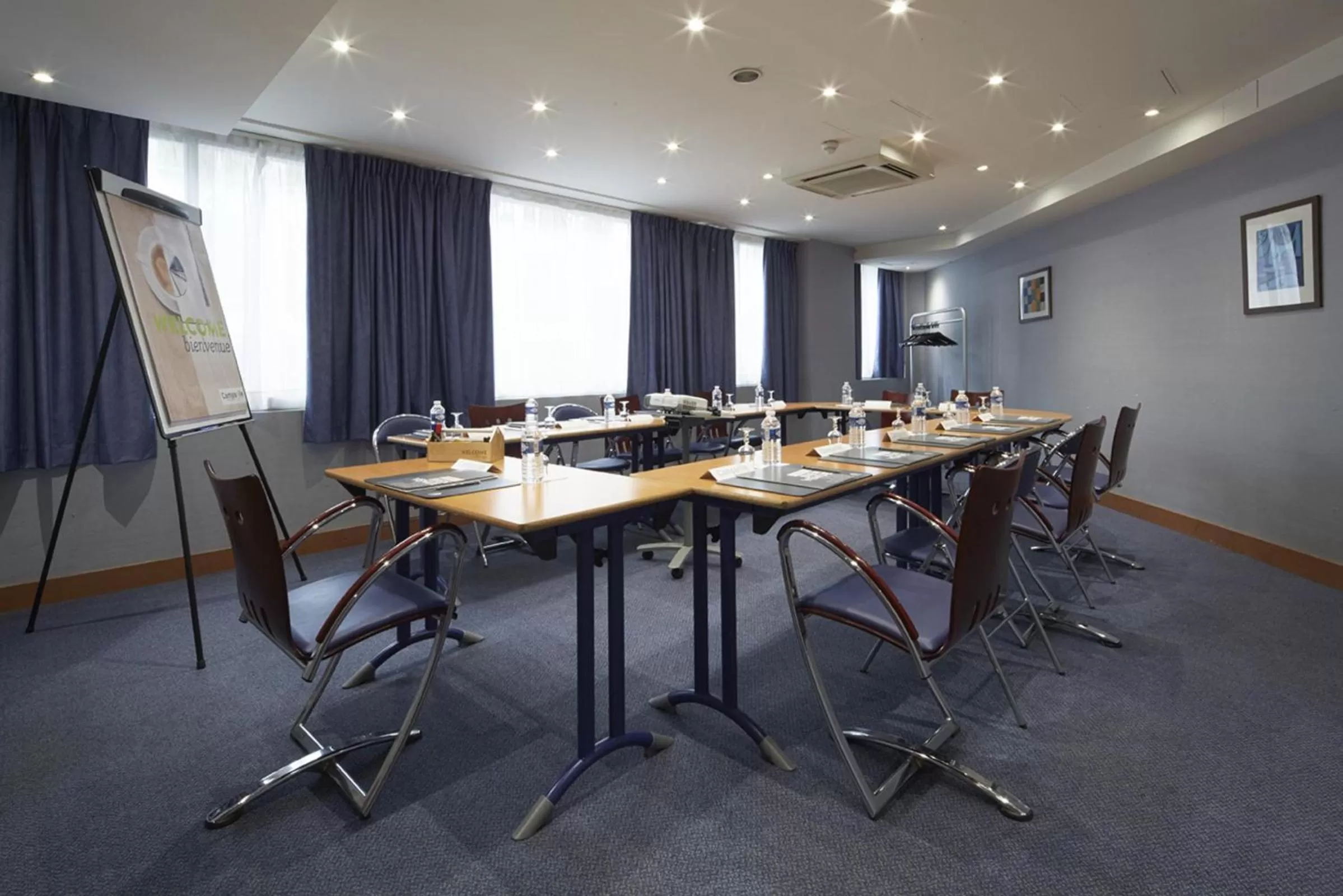 Business facilities in Campanile Paris 14 - Maine Montparnasse