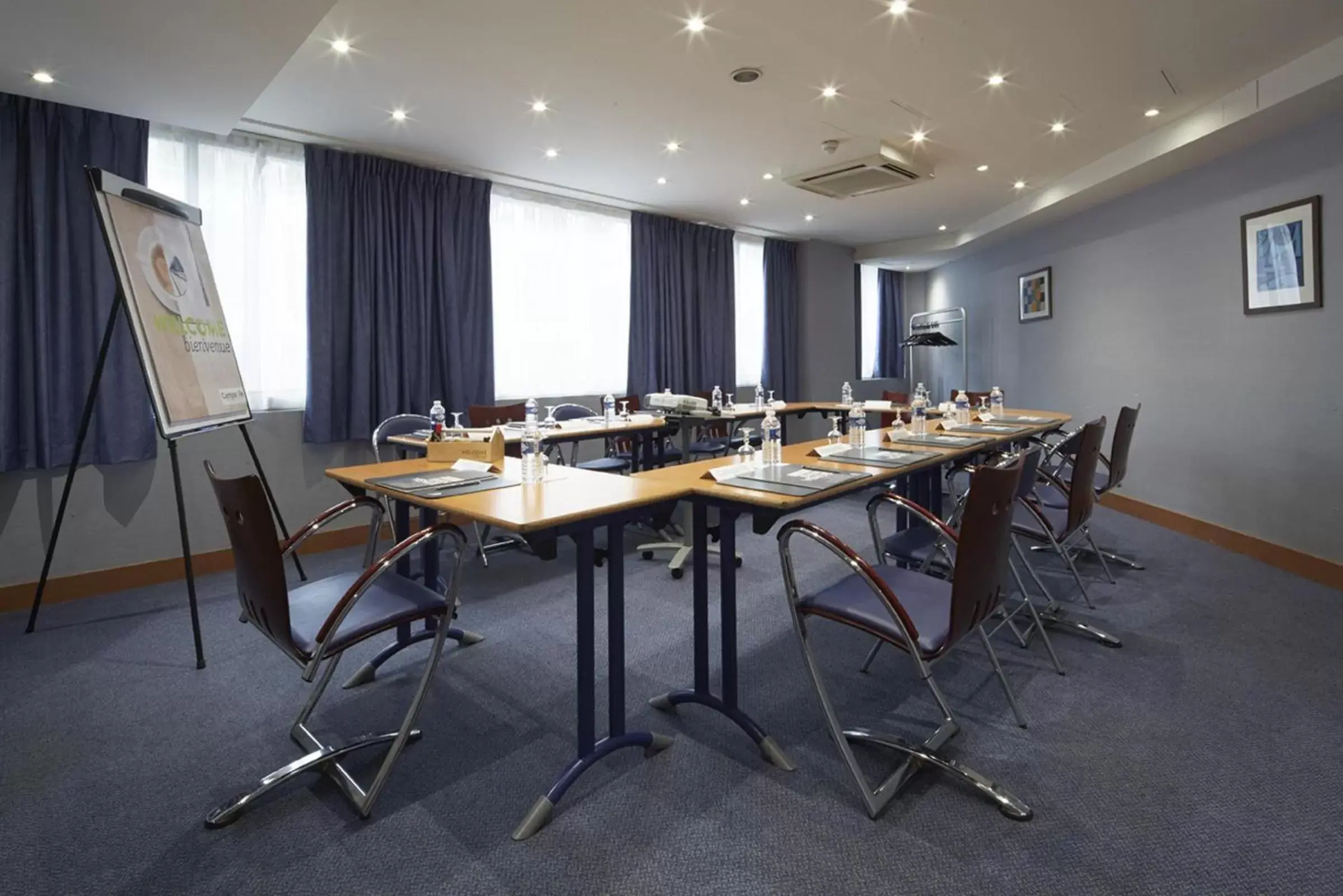 Business facilities, Business Area/Conference Room in Campanile Paris 14 - Maine Montparnasse