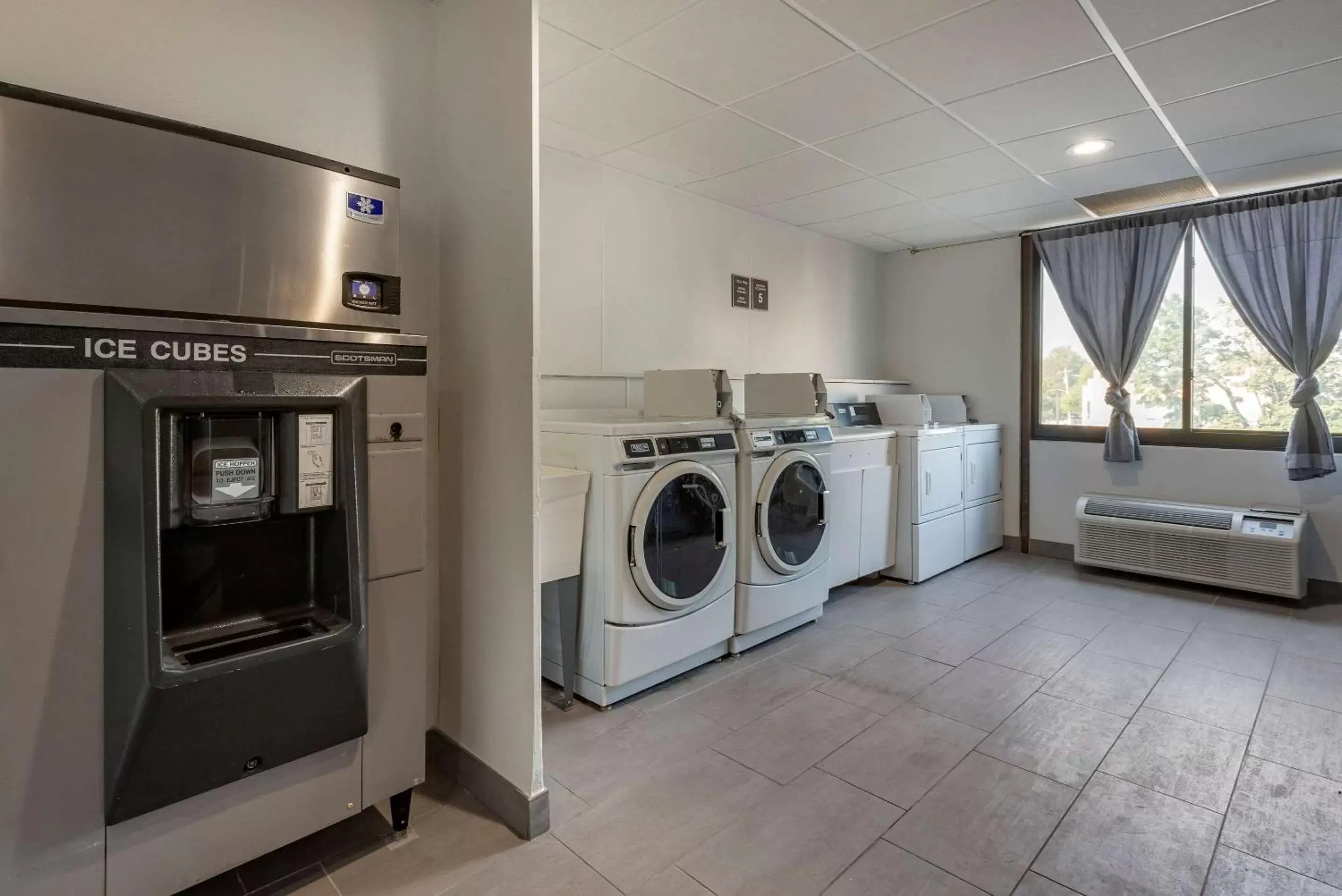 Other, Kitchen/Kitchenette in Comfort Inn Philadelphia International Airport West