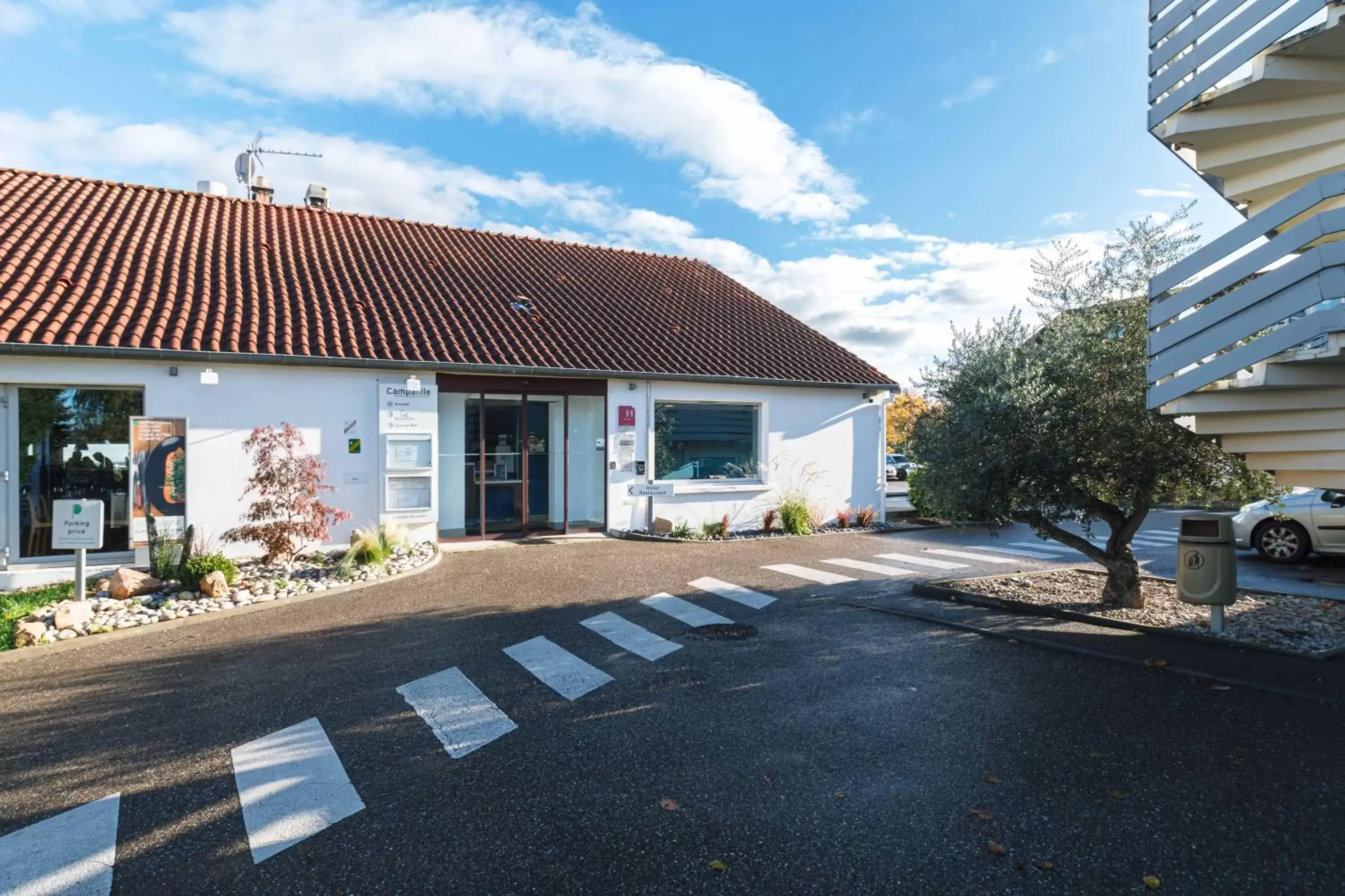 Property building in Campanile Lyon Bron Eurexpo Property building in Campanile Lyon Bron Eurexpo