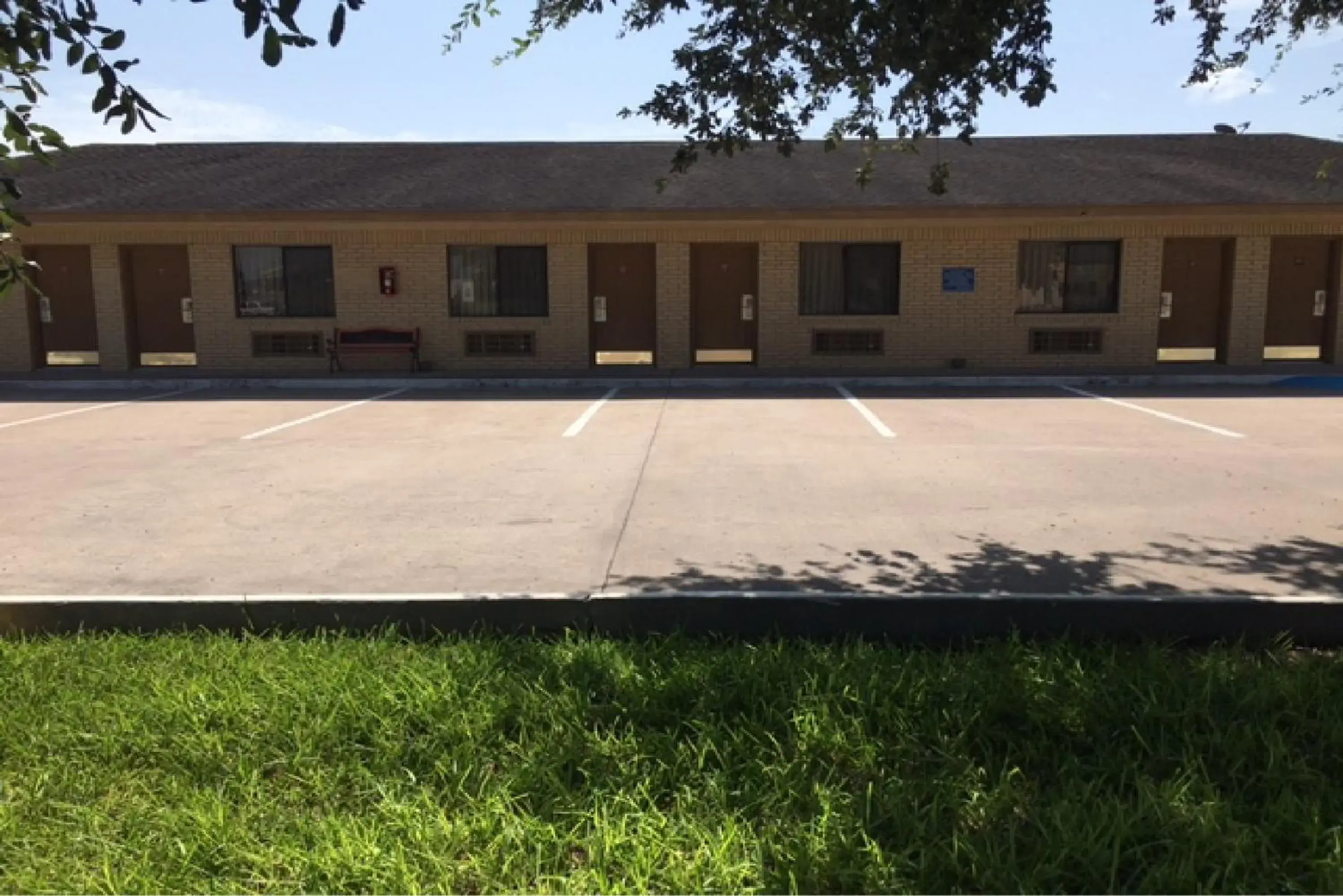 Property Building in Hebbronville Executive Inn