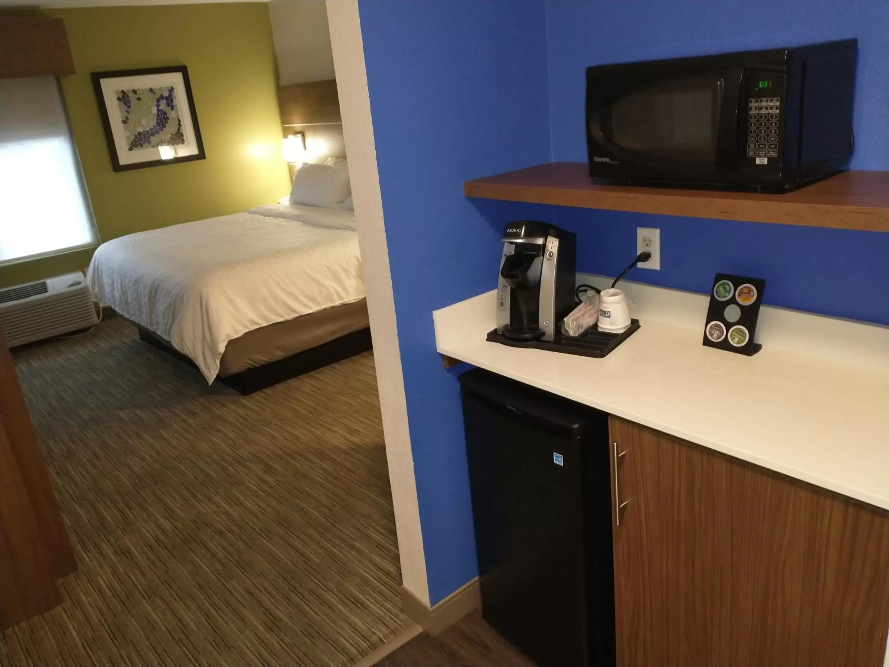 Photo of the whole room, TV/Entertainment Center in Holiday Inn Express Hotel & Suites Madison, an IHG Hotel