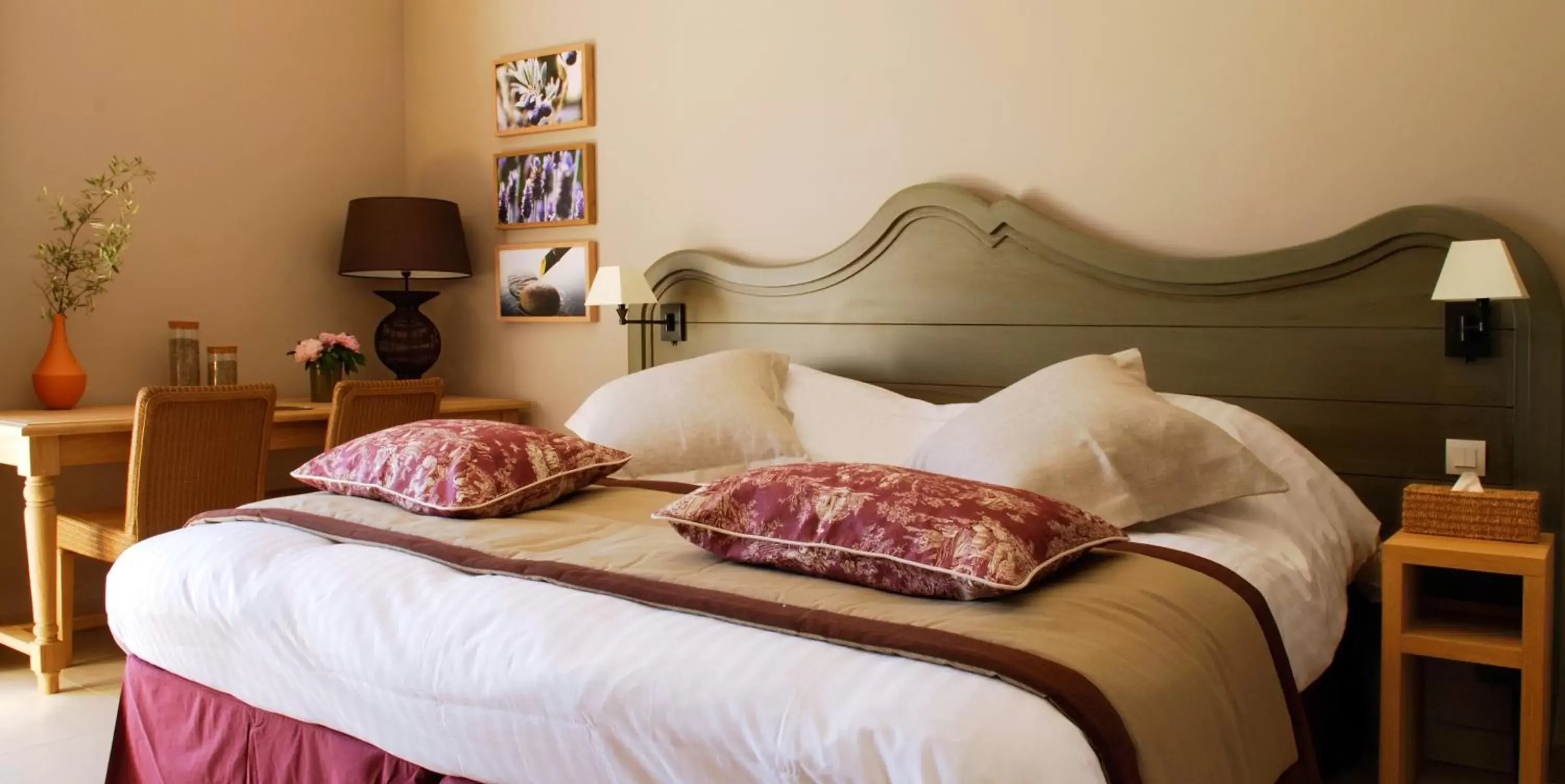 Bedroom, Bed in Les Domaines de Saint Endreol Golf & Spa Resort