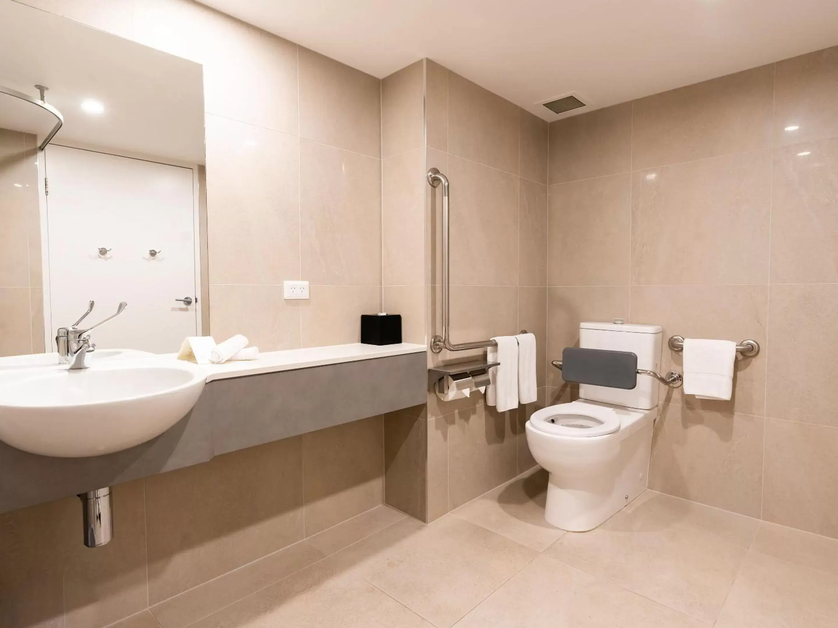 Facility for disabled guests, Bathroom in Novotel Cairns Oasis Resort