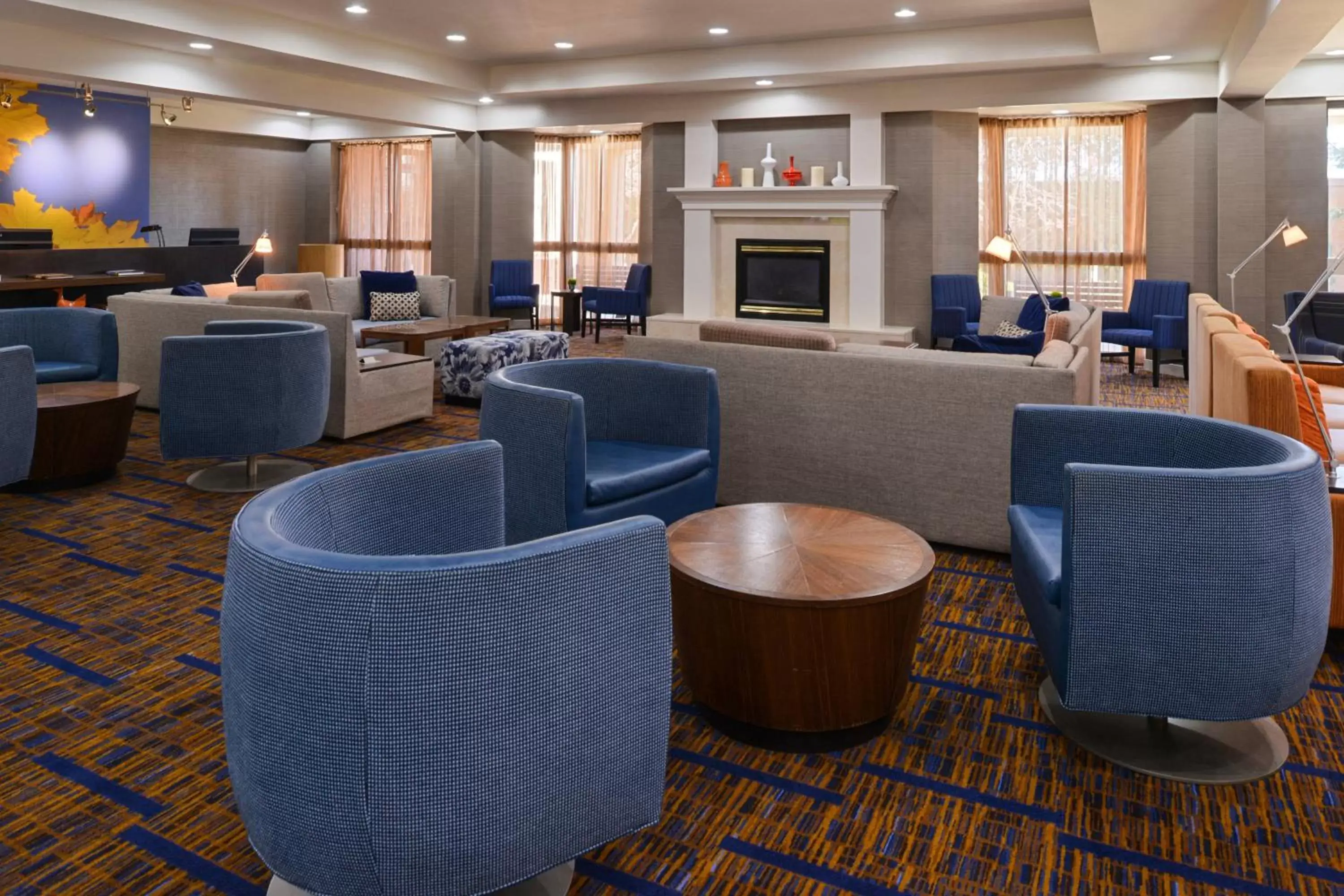 Lobby or reception, Lounge/Bar in Courtyard by Marriott Milwaukee North/Brown Deer