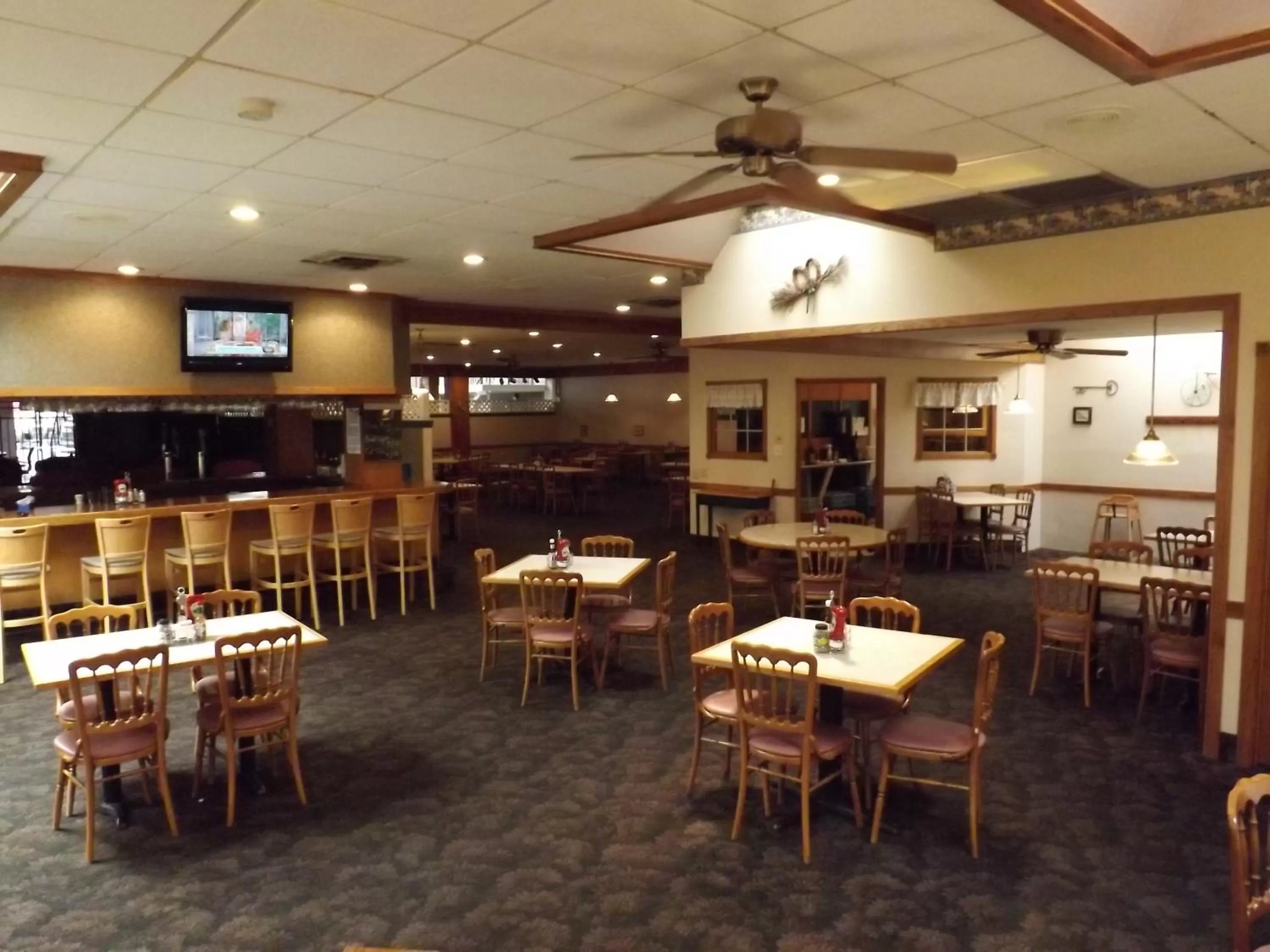 Restaurant/places to eat in Ramada by Wyndham Sterling