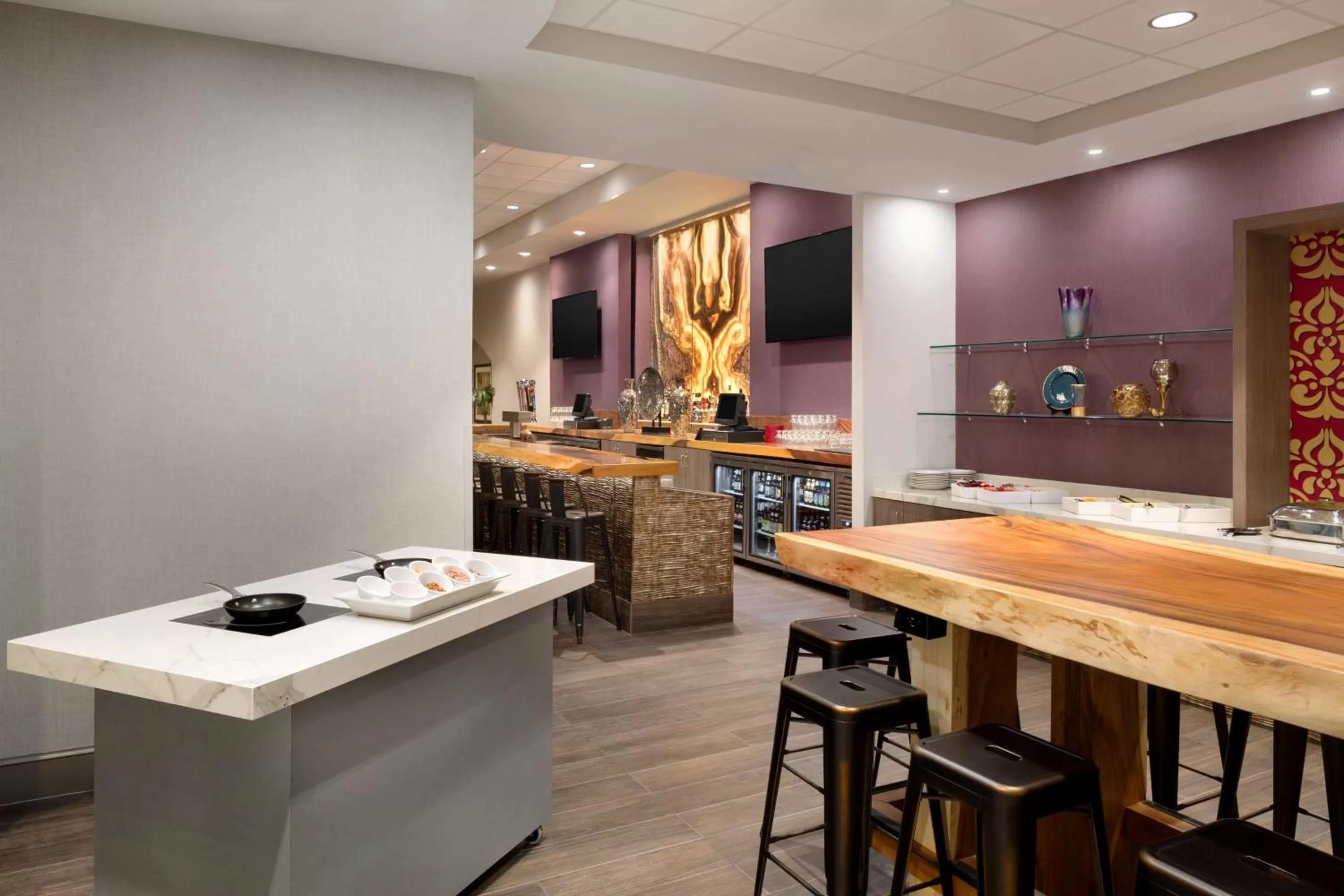 Restaurant/places to eat in Hilton Fort Wayne at the Grand Wayne Convention Center