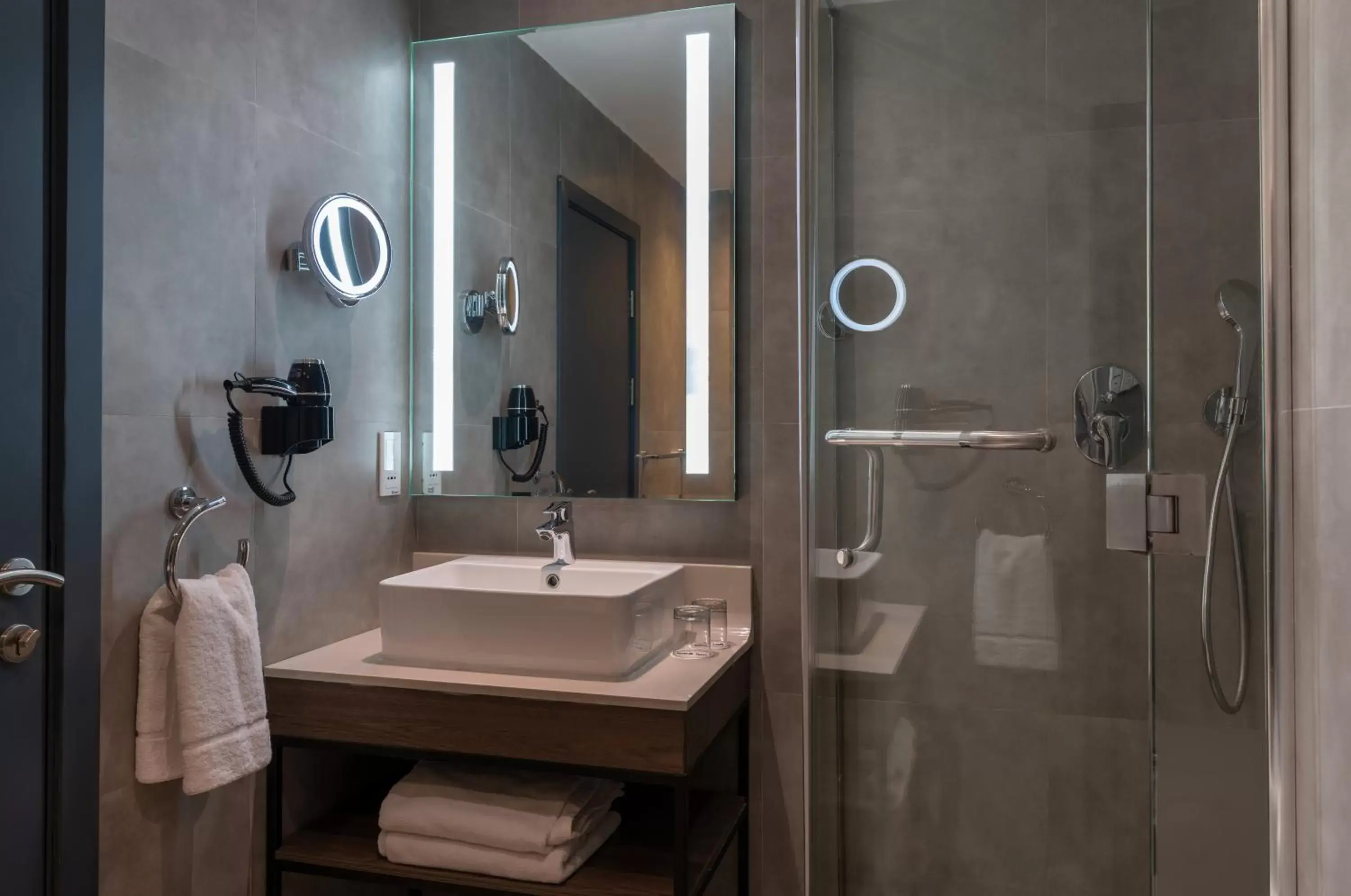 Bathroom in Park Inn by Radisson, Lagos Victoria Island