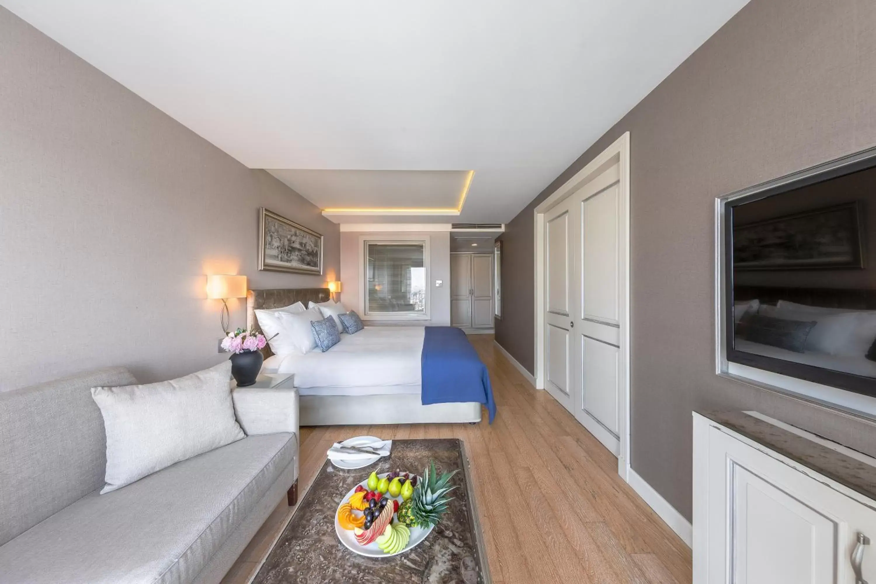 Deluxe Taksim Square View Room in CVK Taksim Hotel Istanbul Deluxe Taksim Square View Room in CVK Taksim Hotel Istanbul