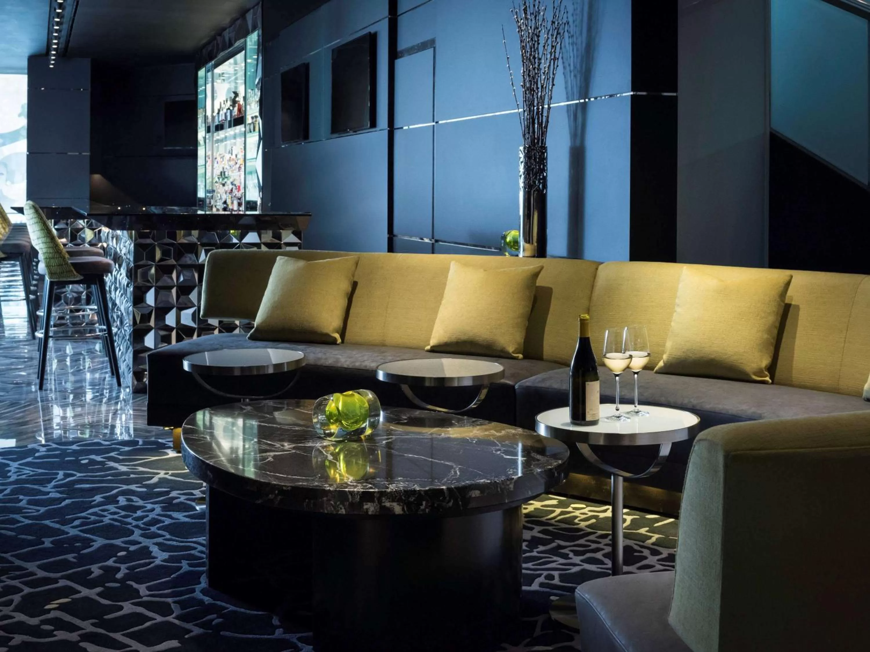 Lounge or bar in Sofitel Chicago Magnificent Mile