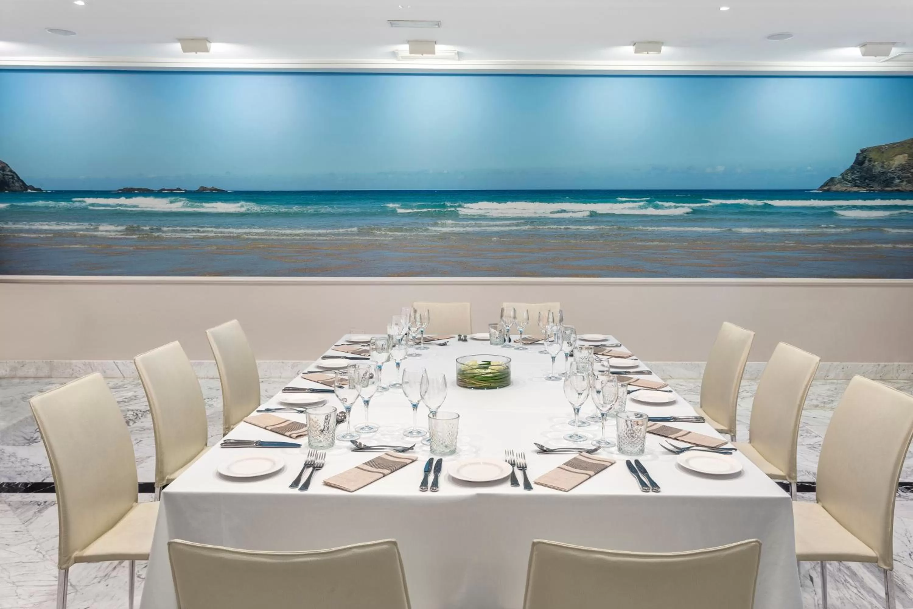 Restaurant/places to eat in Melia Maria Pita