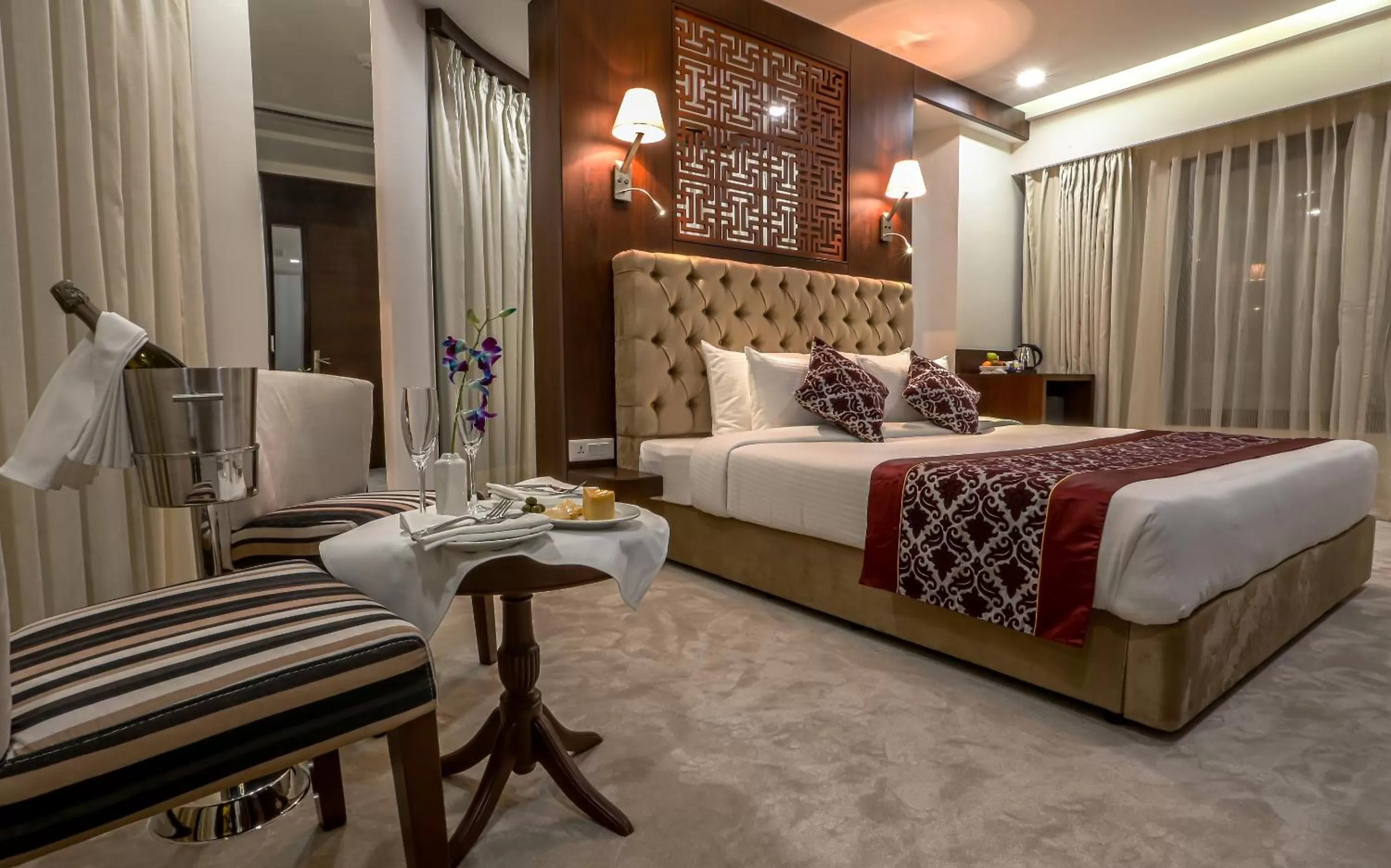 Bed in Clarks Inn Suites Gwalior