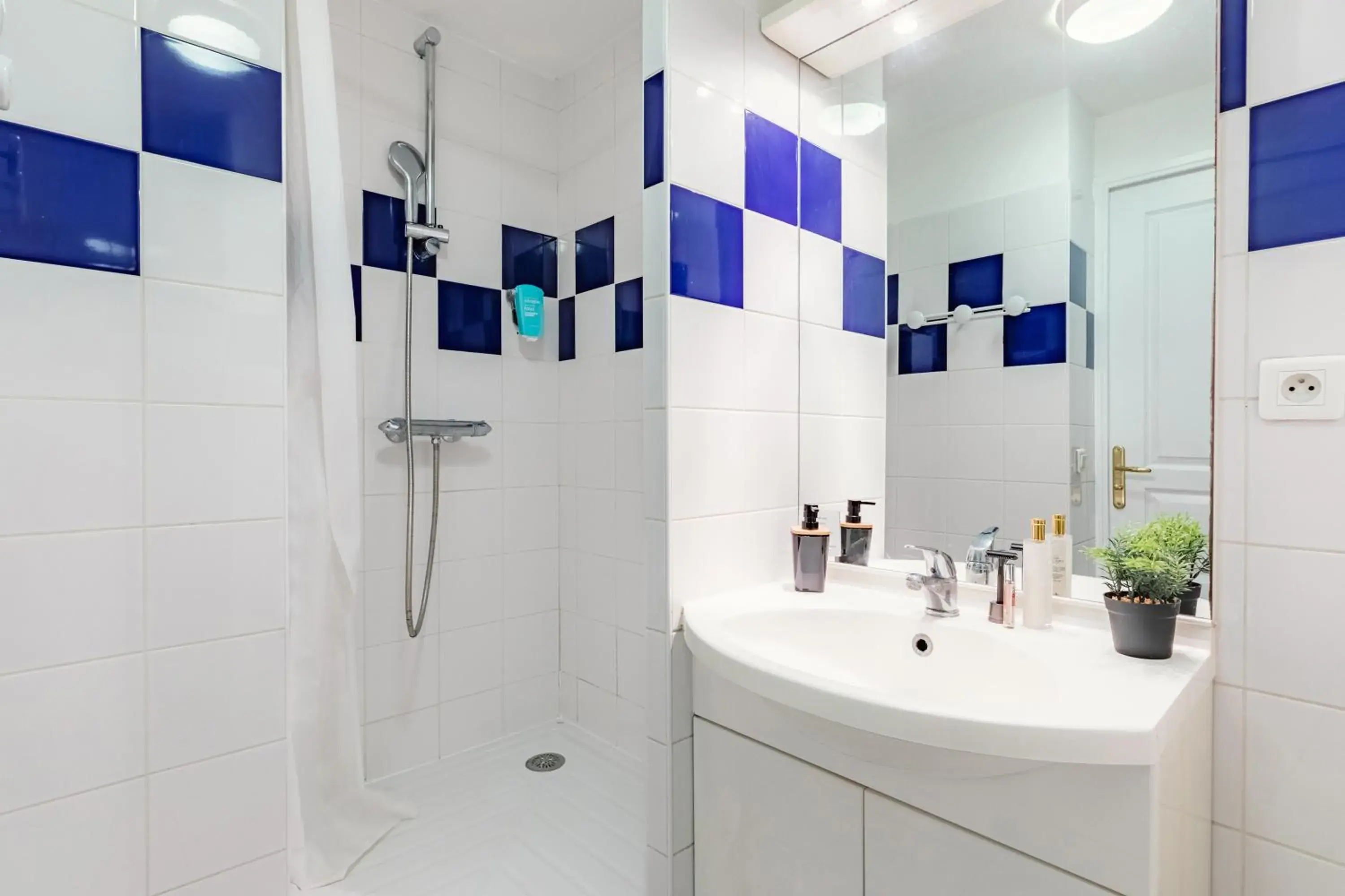 Shower, Bathroom in Appart'City Lyon Vaise St Cyr