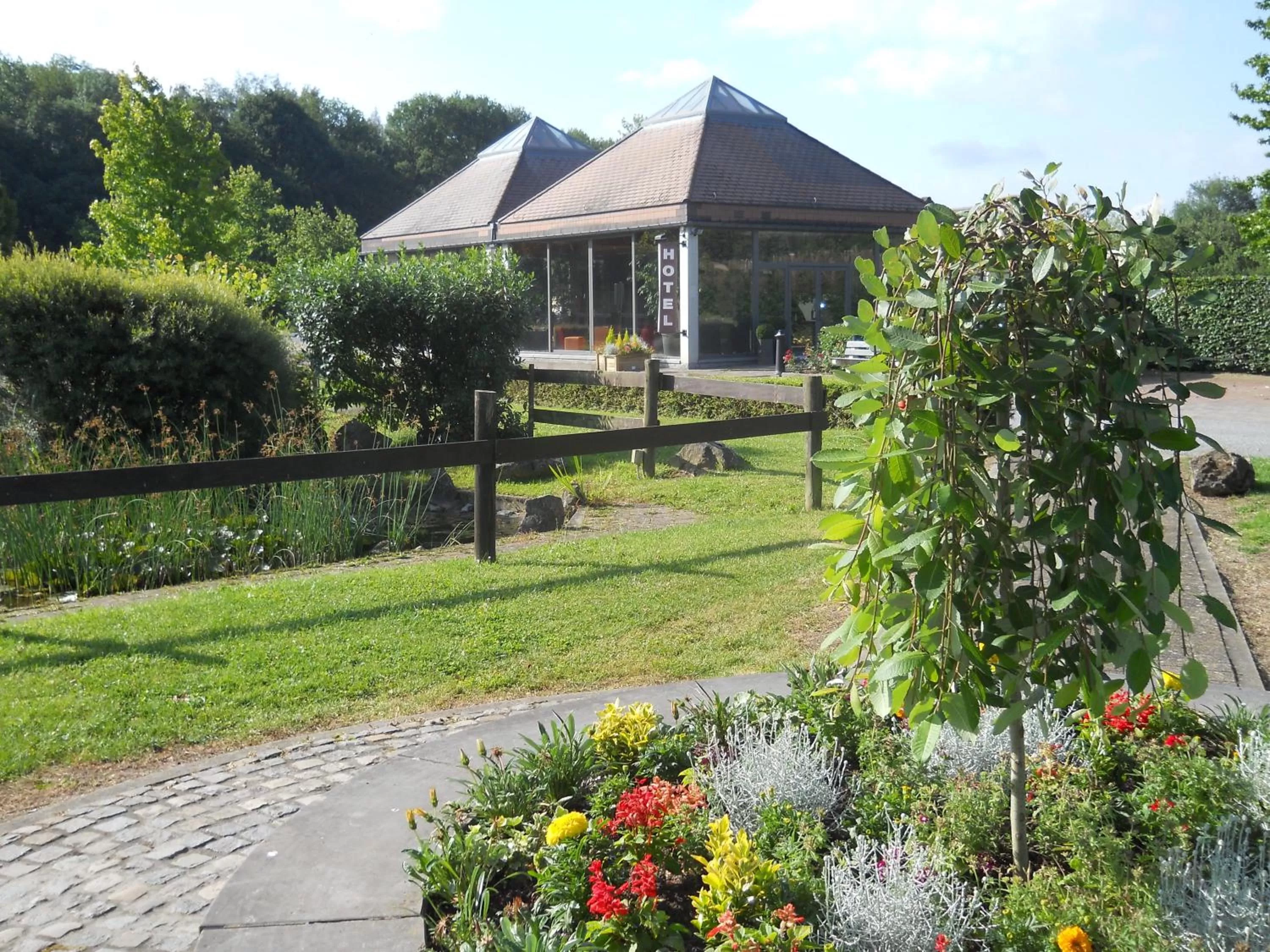 Facade/entrance in Le Relais De La Haute Sambre