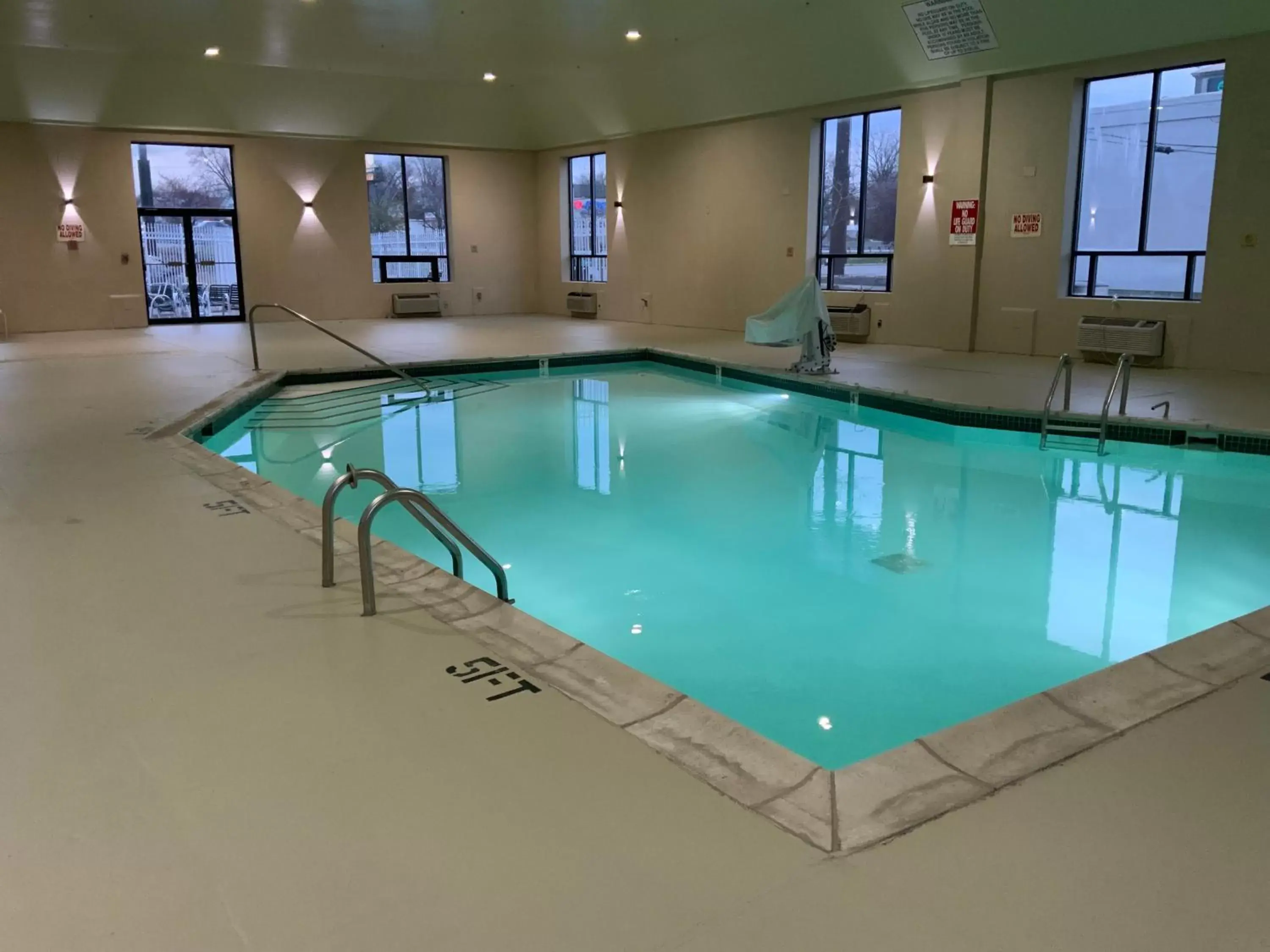 Swimming Pool in Quality Inn & Suites University/Airport