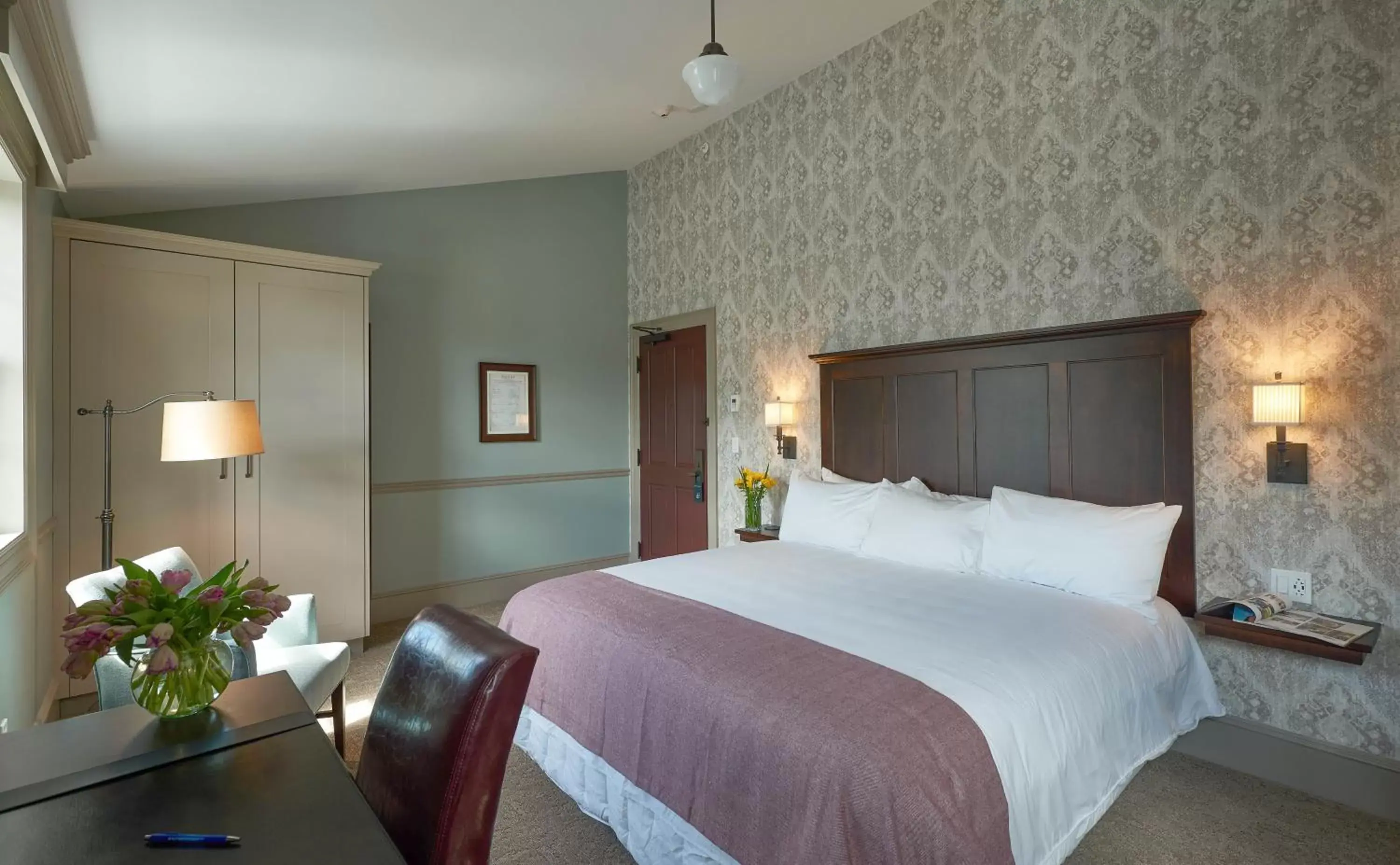 Superior King Room in The Groton Inn Superior King Room in The Groton Inn