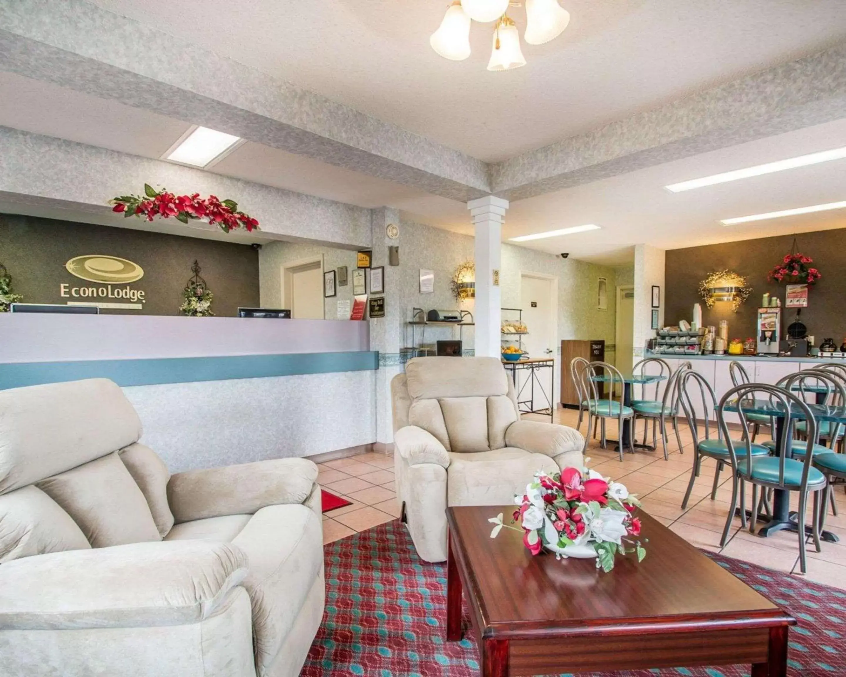 Lobby or reception, Seating Area in Econo Lodge Dothan