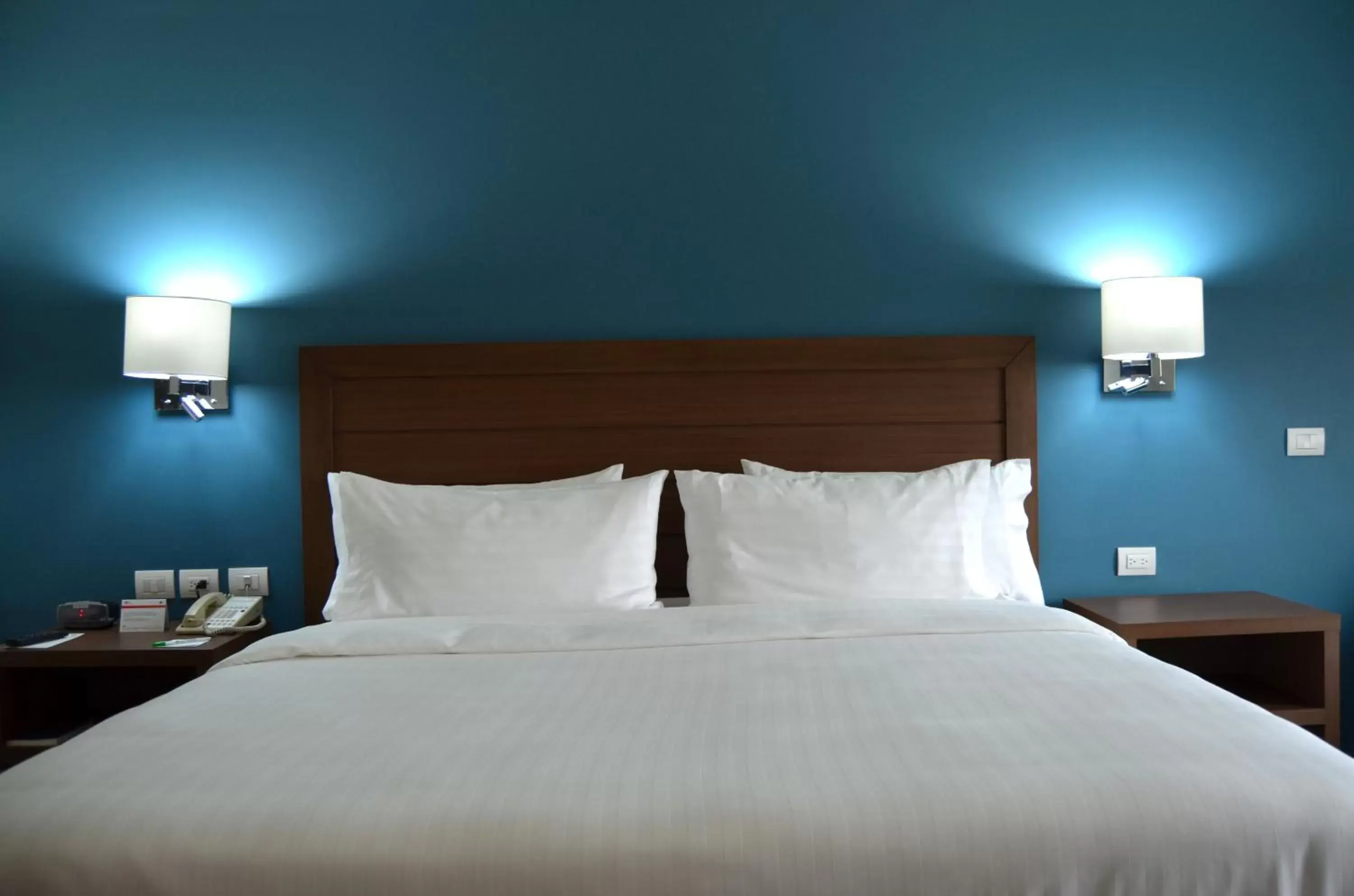 Bed, Room Photo in Holiday Inn Guadalajara Expo Plaza del Sol, an IHG Hotel
