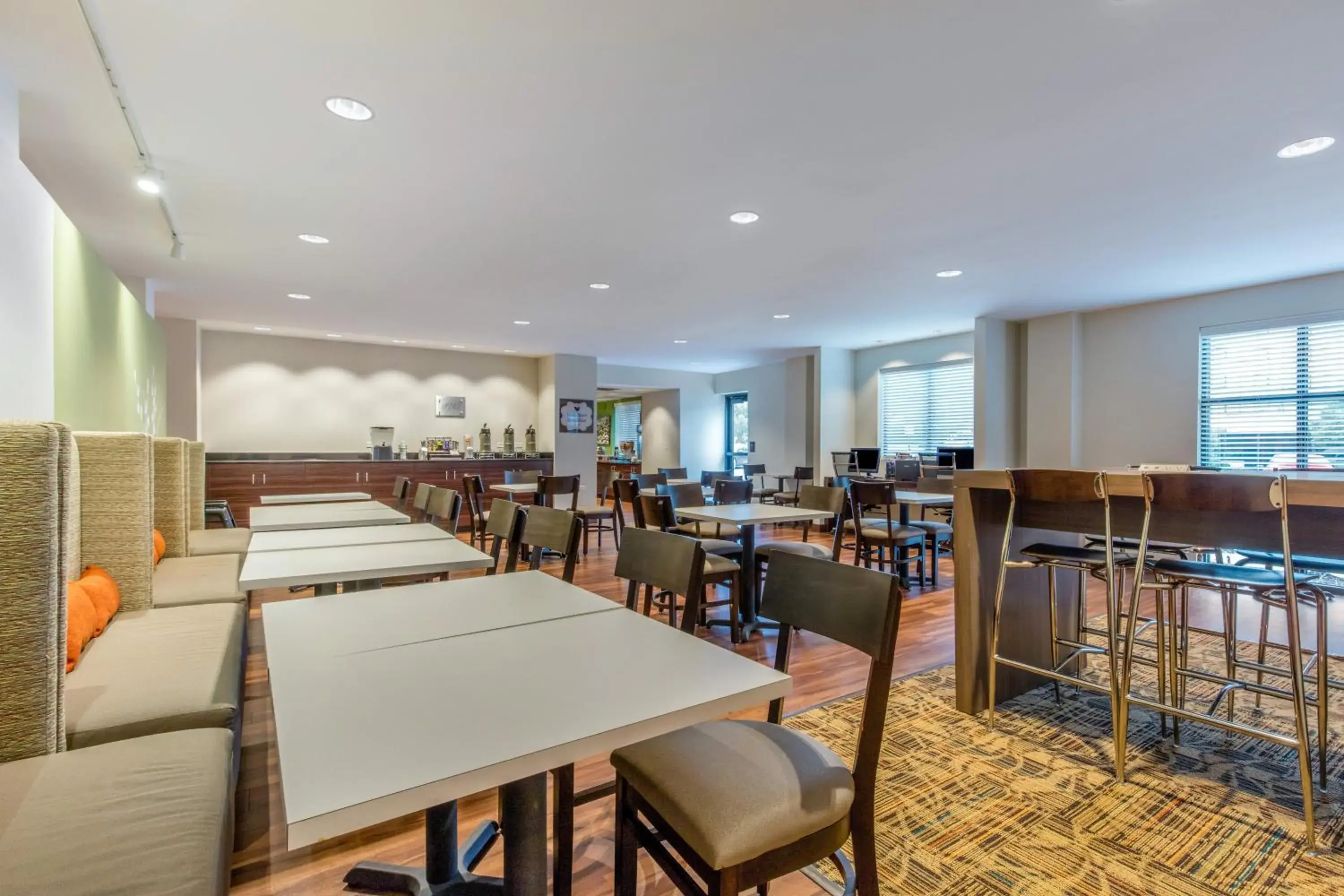 Dining area, Restaurant/Places to Eat in MainStay Suites St. Louis - Airport