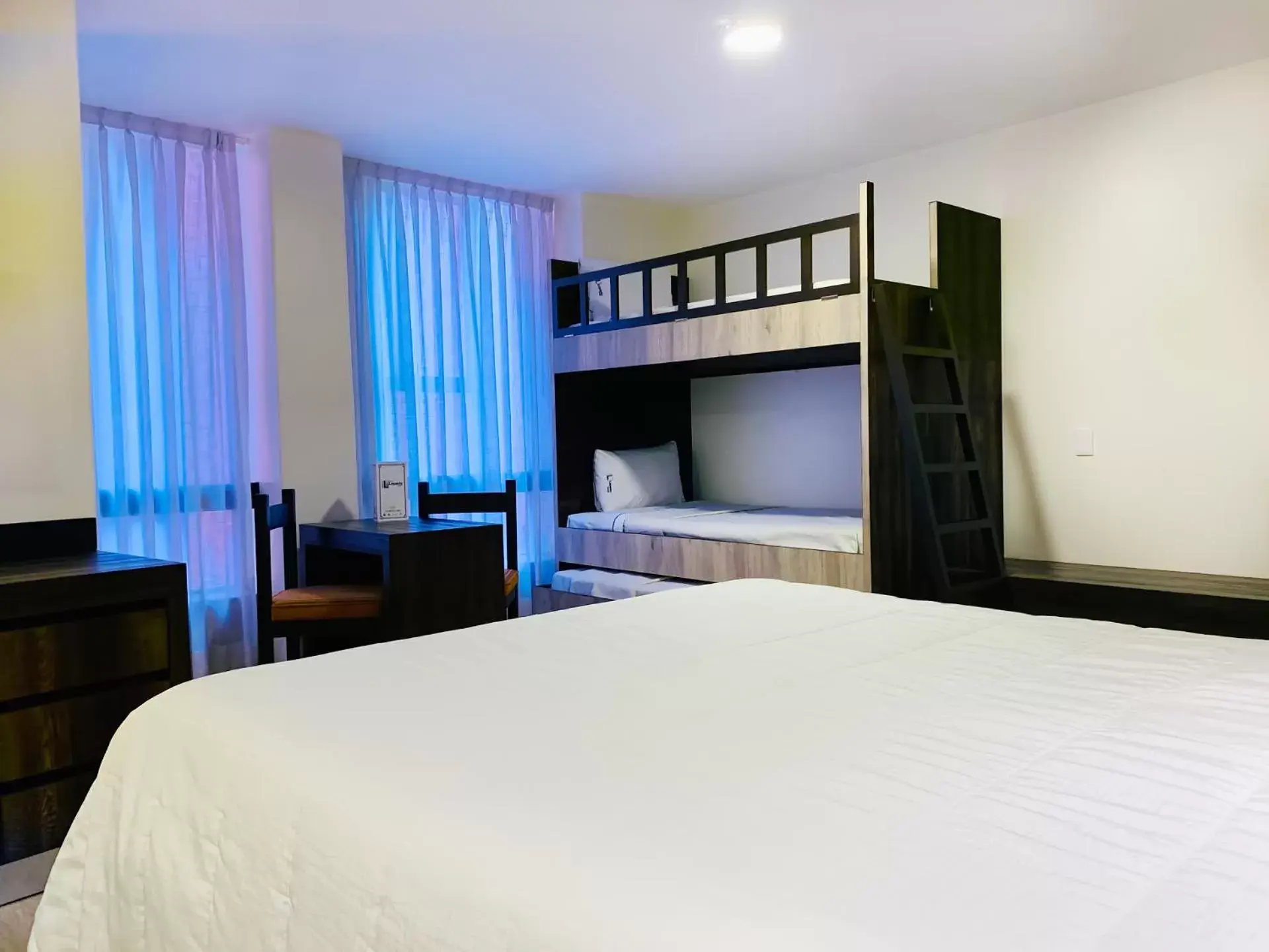 Bed, Bunk Bed in Hotel Lepanto Reforma