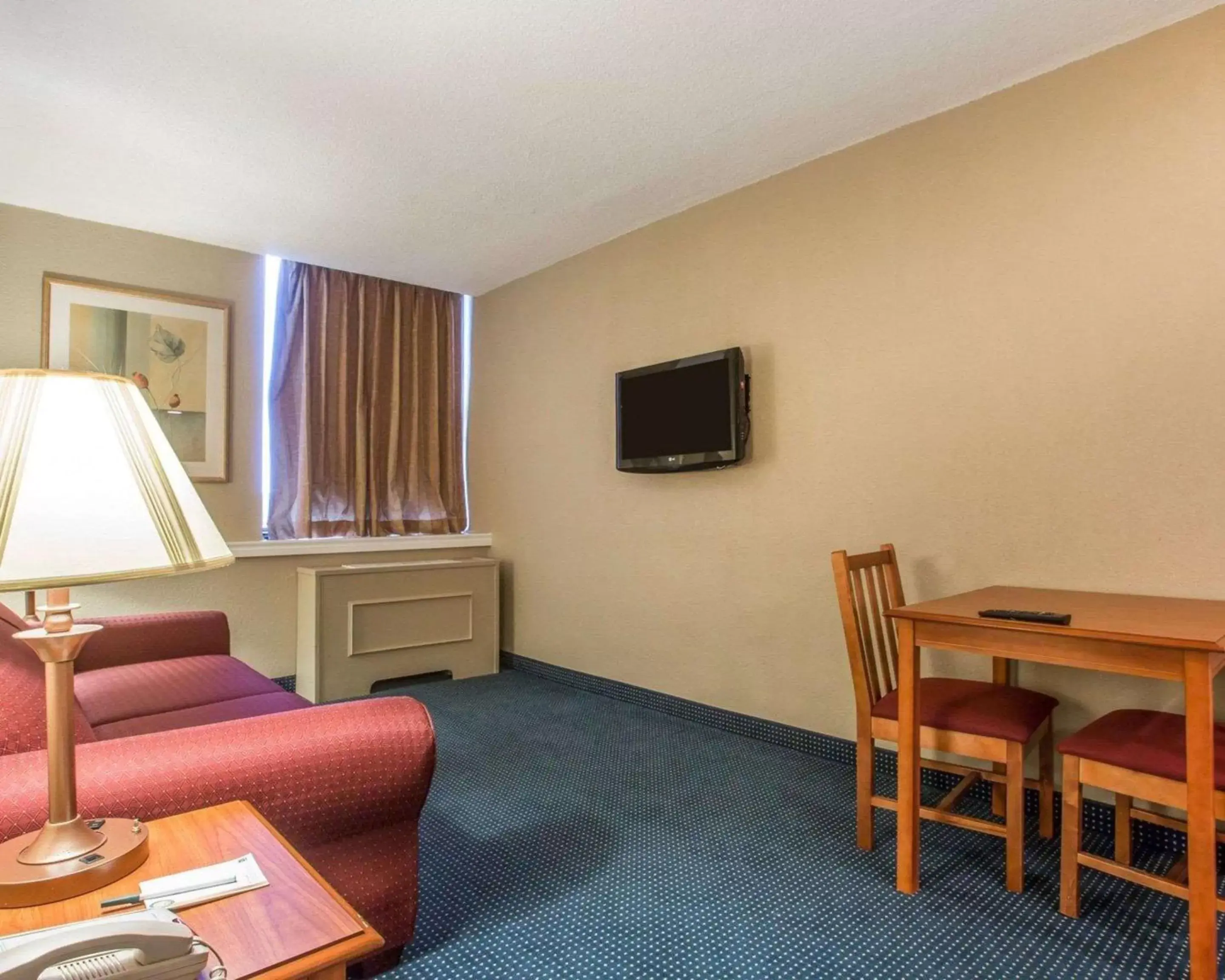 Photo of the whole room, TV/Entertainment Center in Quality Inn Massena