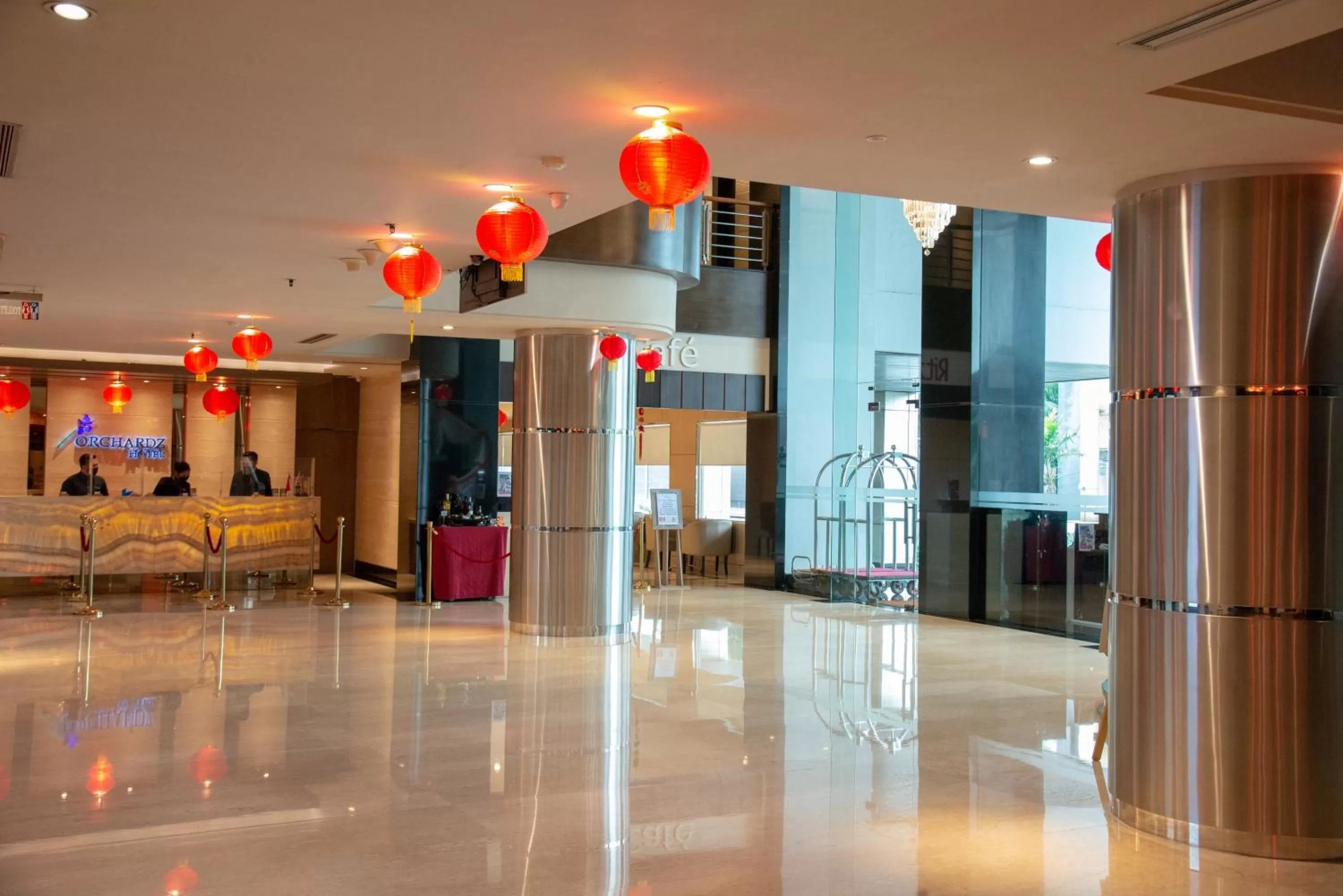 Lobby or reception in Orchardz Hotel Industri Jakarta Kemayoran