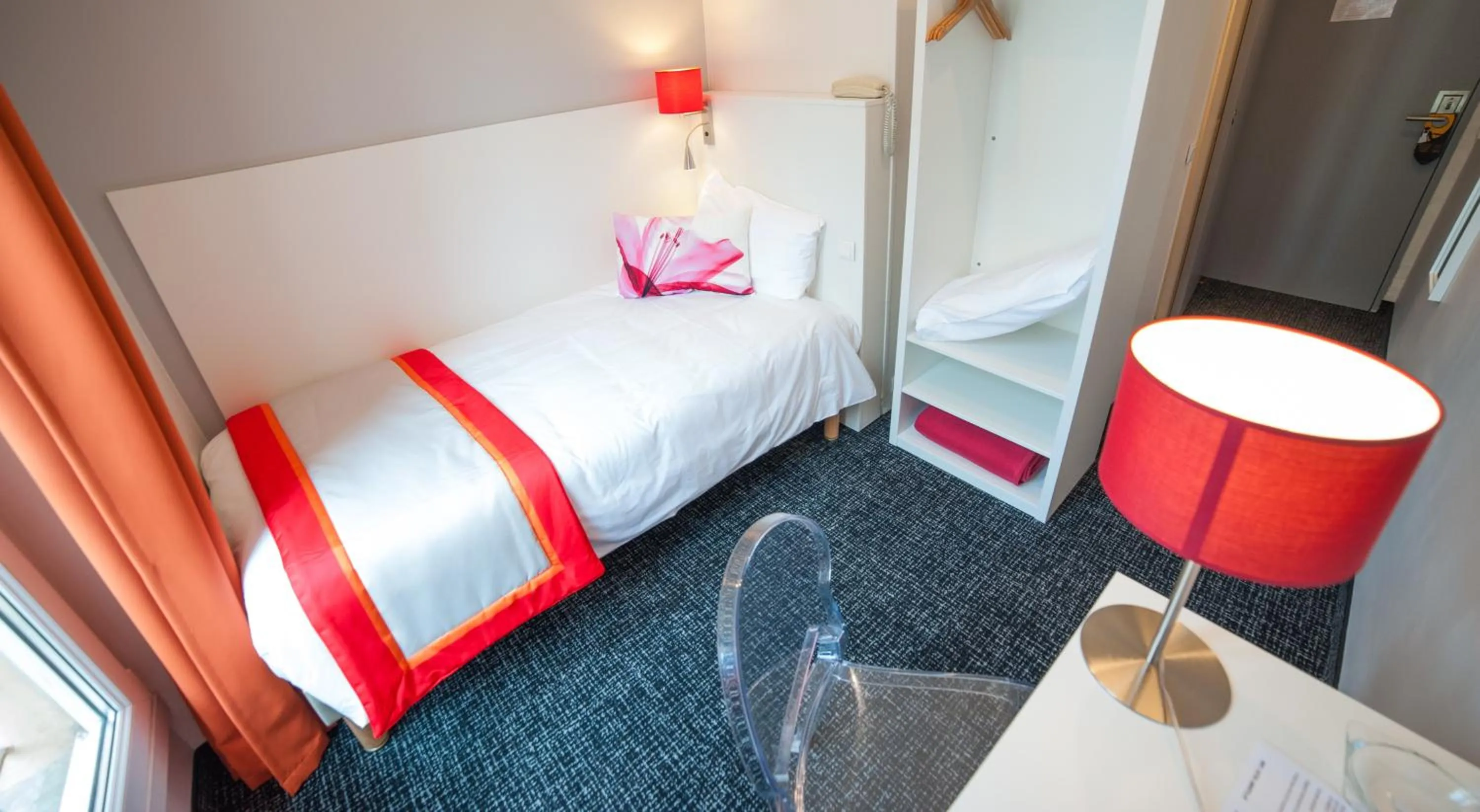 Photo of the whole room, Bed in Hôtel Amaryllis