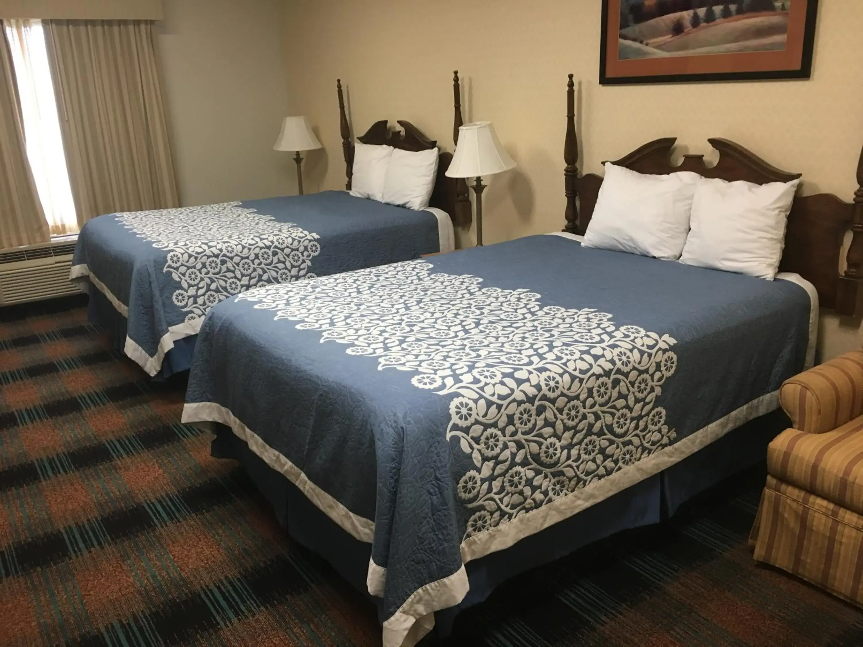 Photo of the whole room, Bed in Days Inn by Wyndham Hattiesburg MS