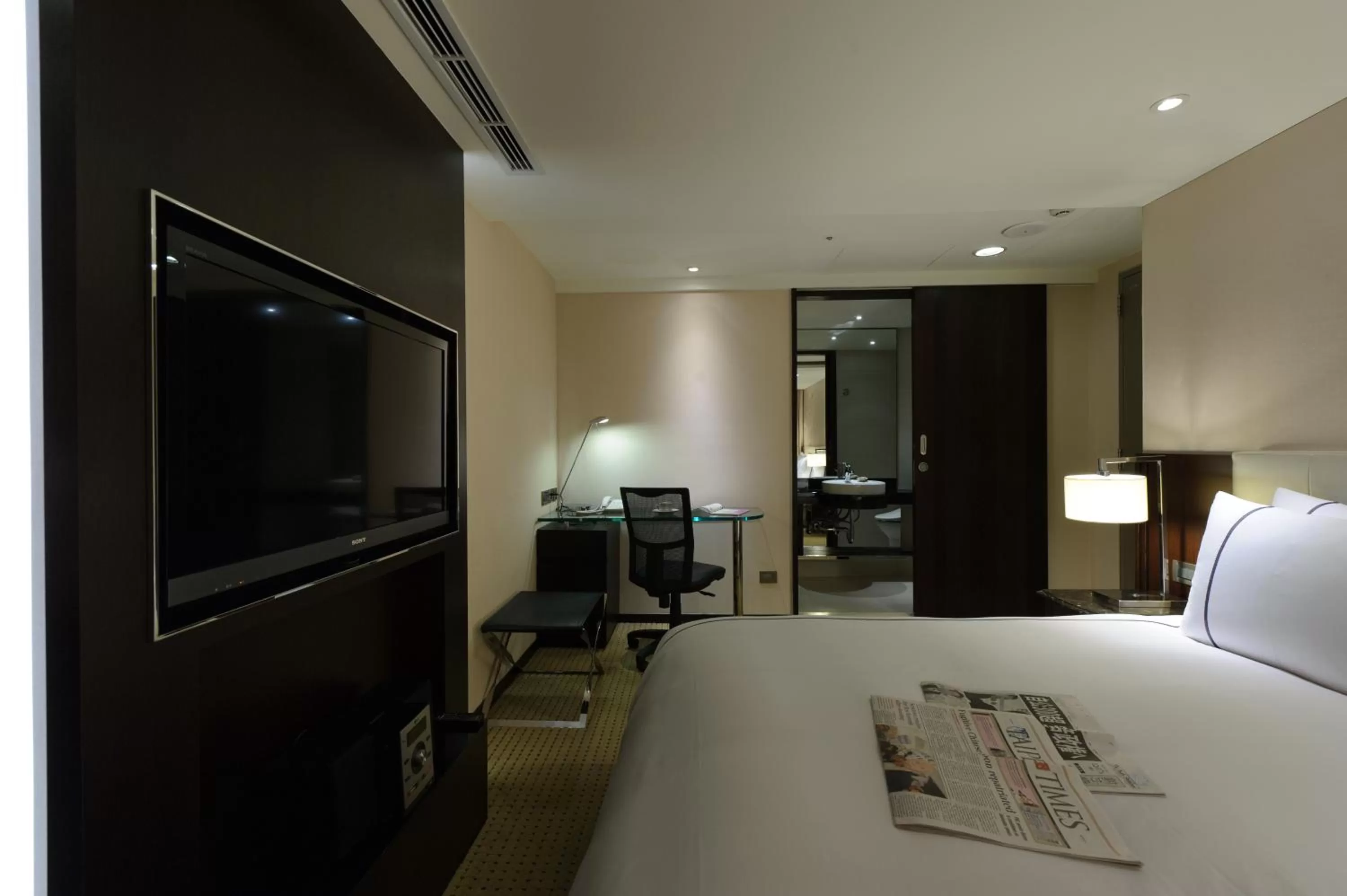 Photo of the whole room, Bed in K Hotel Taipei Dunnan