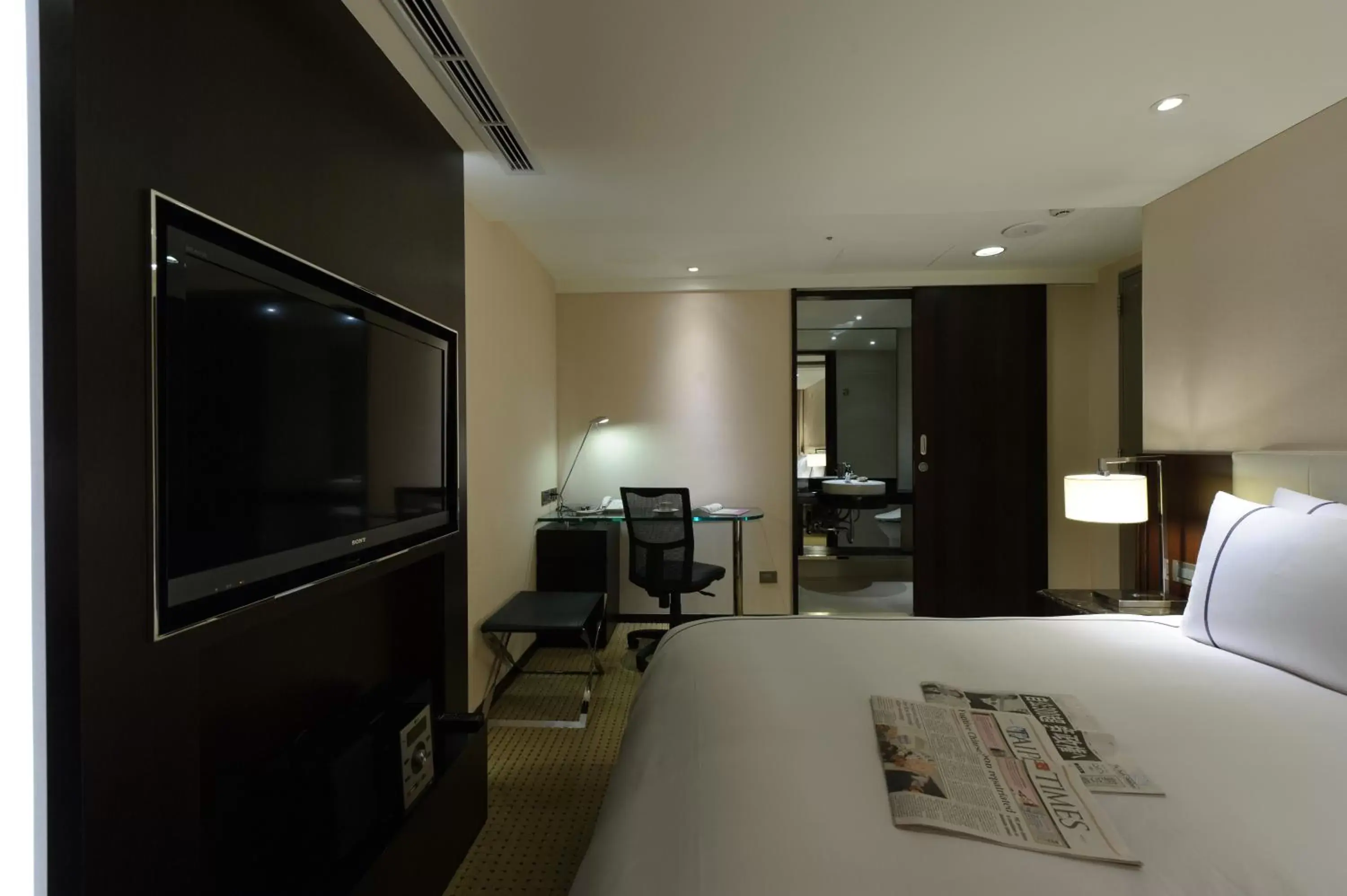 Photo of the whole room, TV/Entertainment Center in K Hotel Taipei Dunnan