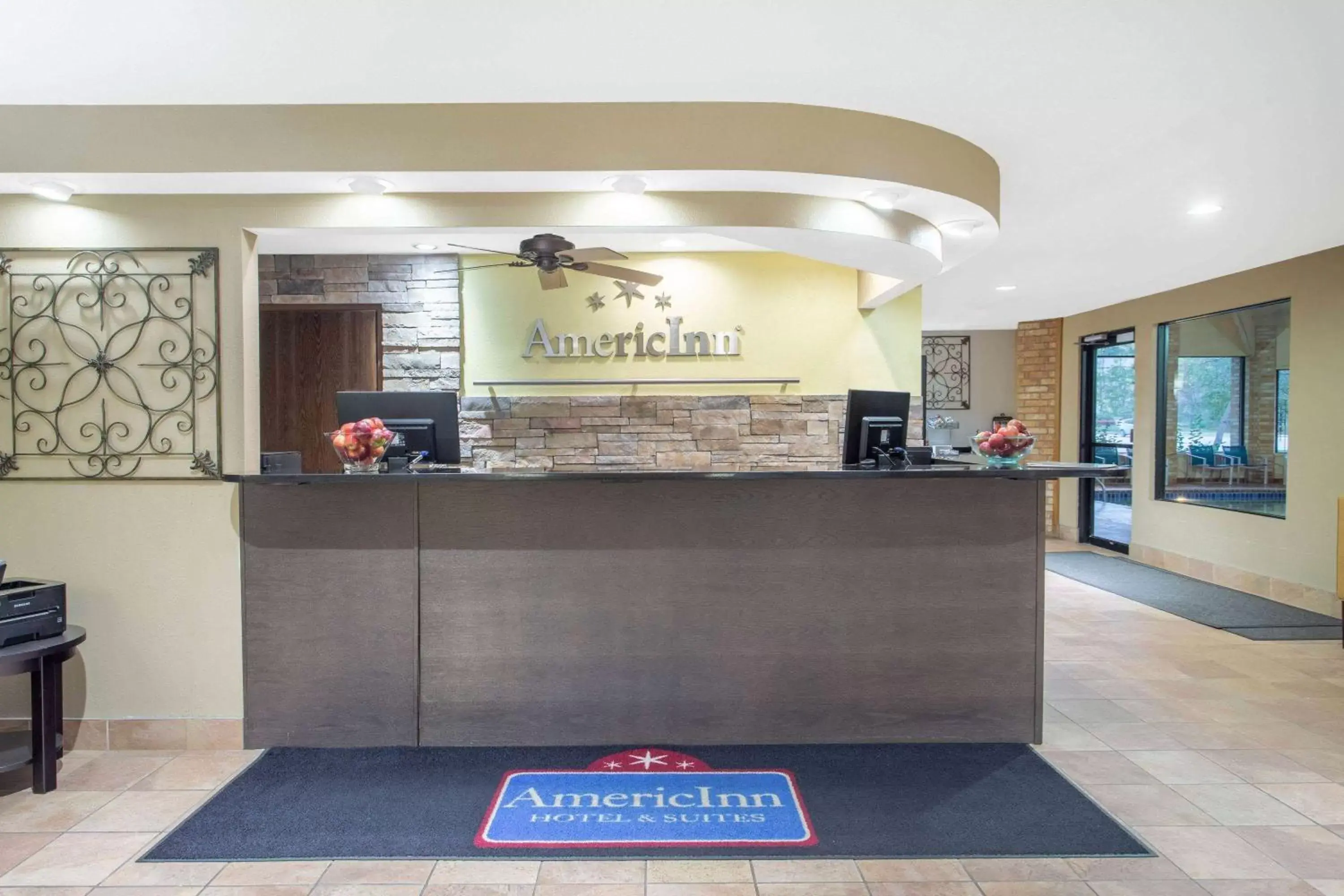 Lobby or reception in AmericInn by Wyndham Delafield