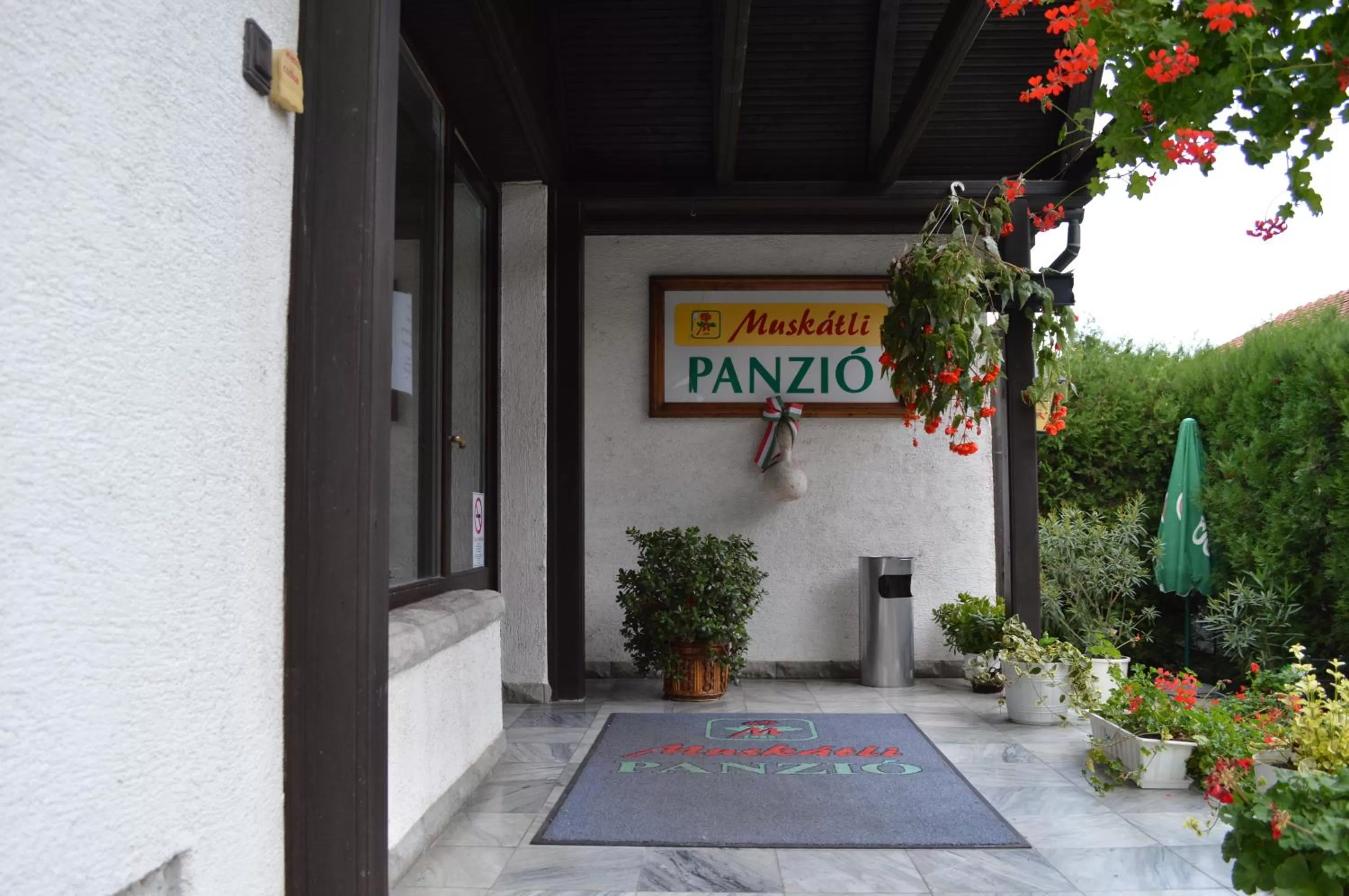 Facade/entrance in Muskátli Panzió