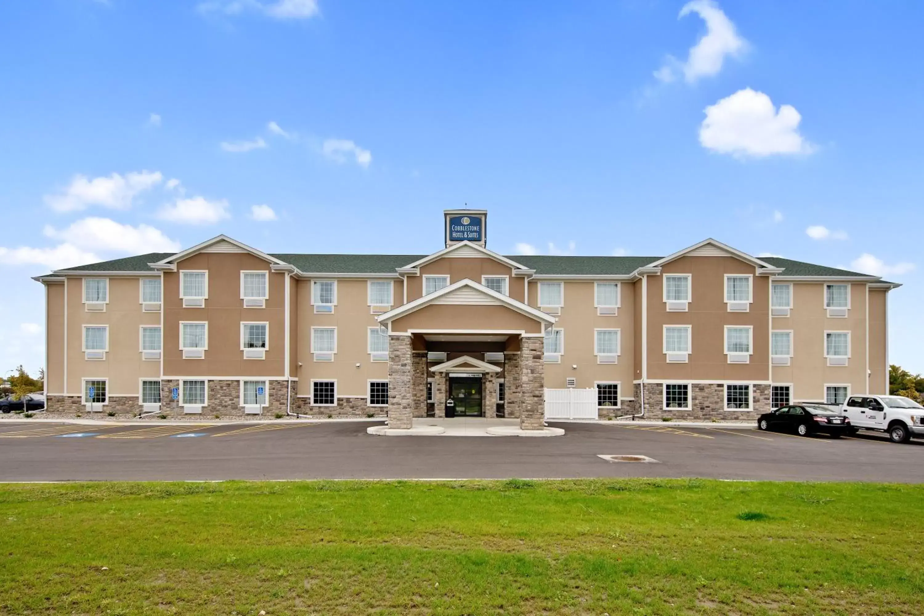 Facade/entrance, Property Building in Cobblestone Hotel & Suites - Austin