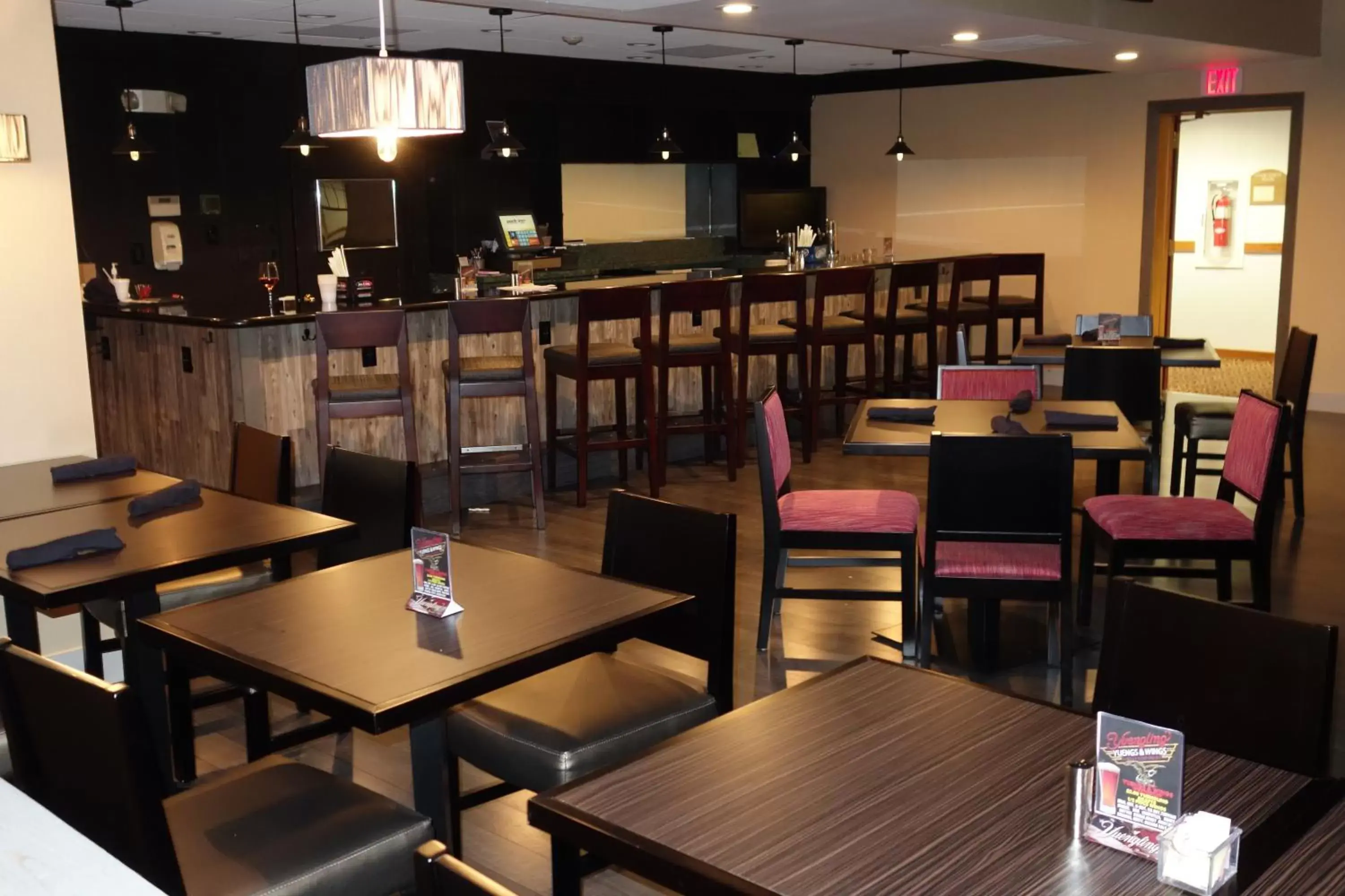 Lounge or bar, Restaurant/Places to Eat in Ramada by Wyndham Clarion